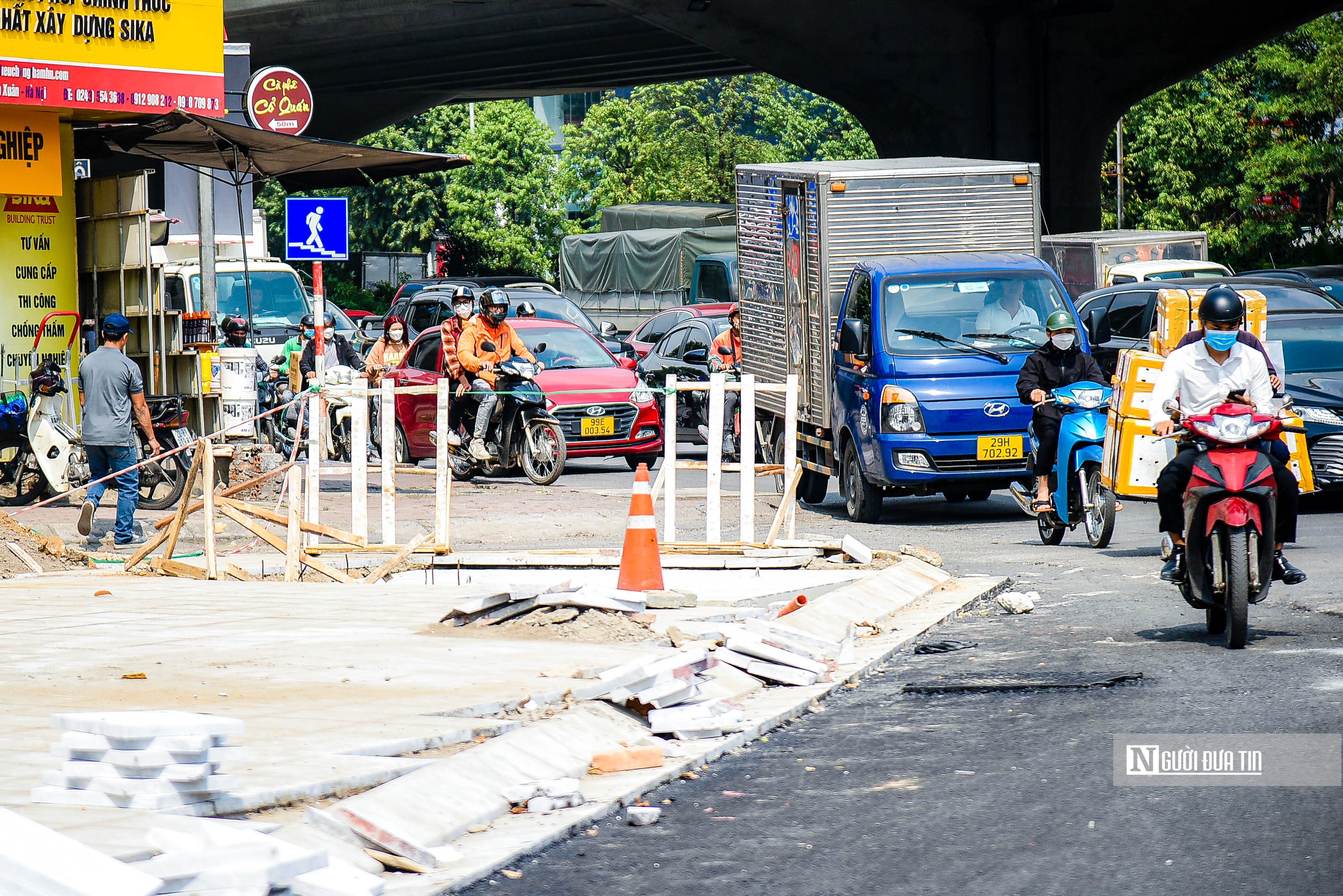 Tiêu dùng & Dư luận - Hà Nội: Đá lát vỉa hè có độ bền 70 năm xuống cấp 'bất ngờ' sau vài năm (Hình 12).