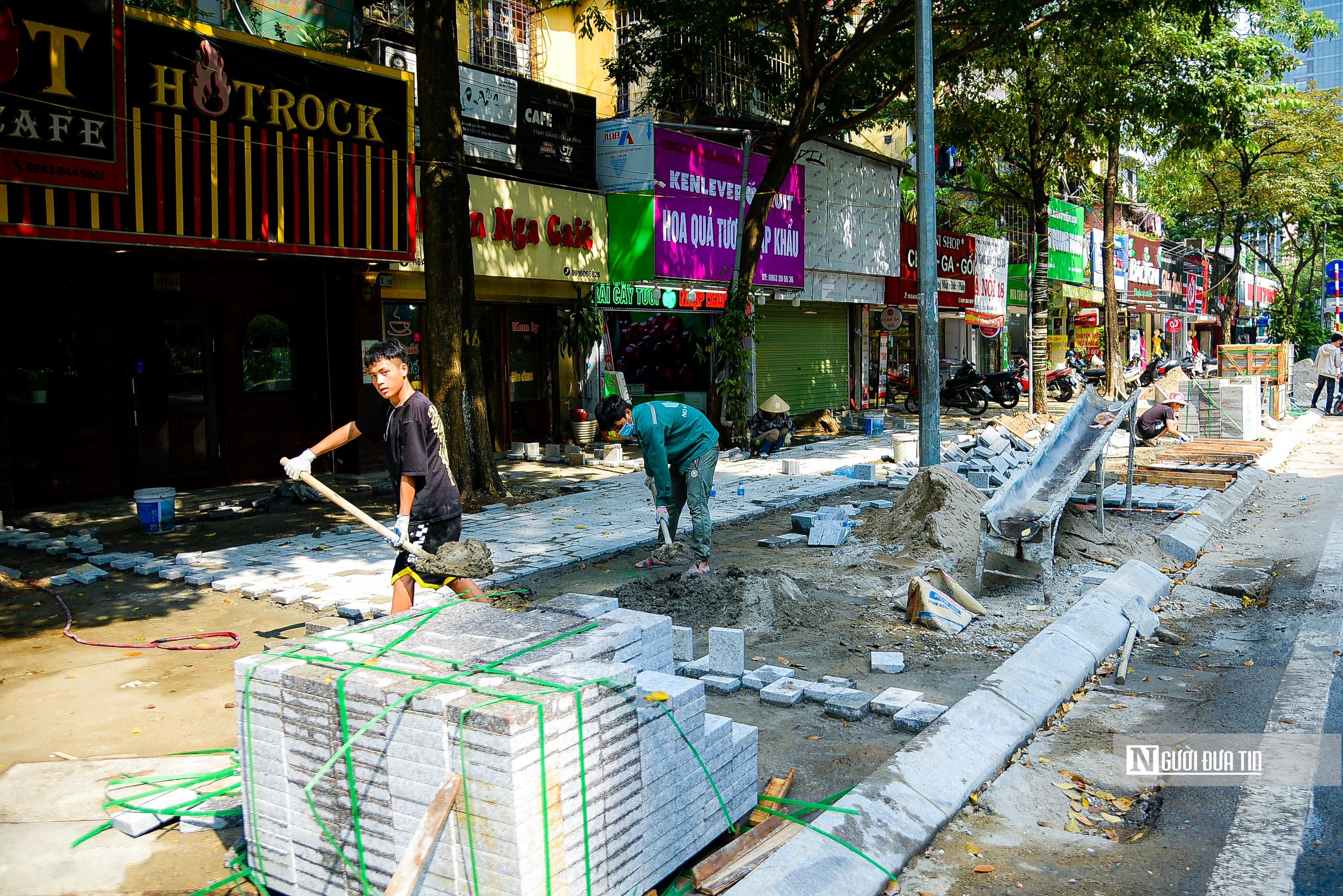 Tiêu dùng & Dư luận - Hà Nội: Đá lát vỉa hè có độ bền 70 năm xuống cấp 'bất ngờ' sau vài năm (Hình 15).