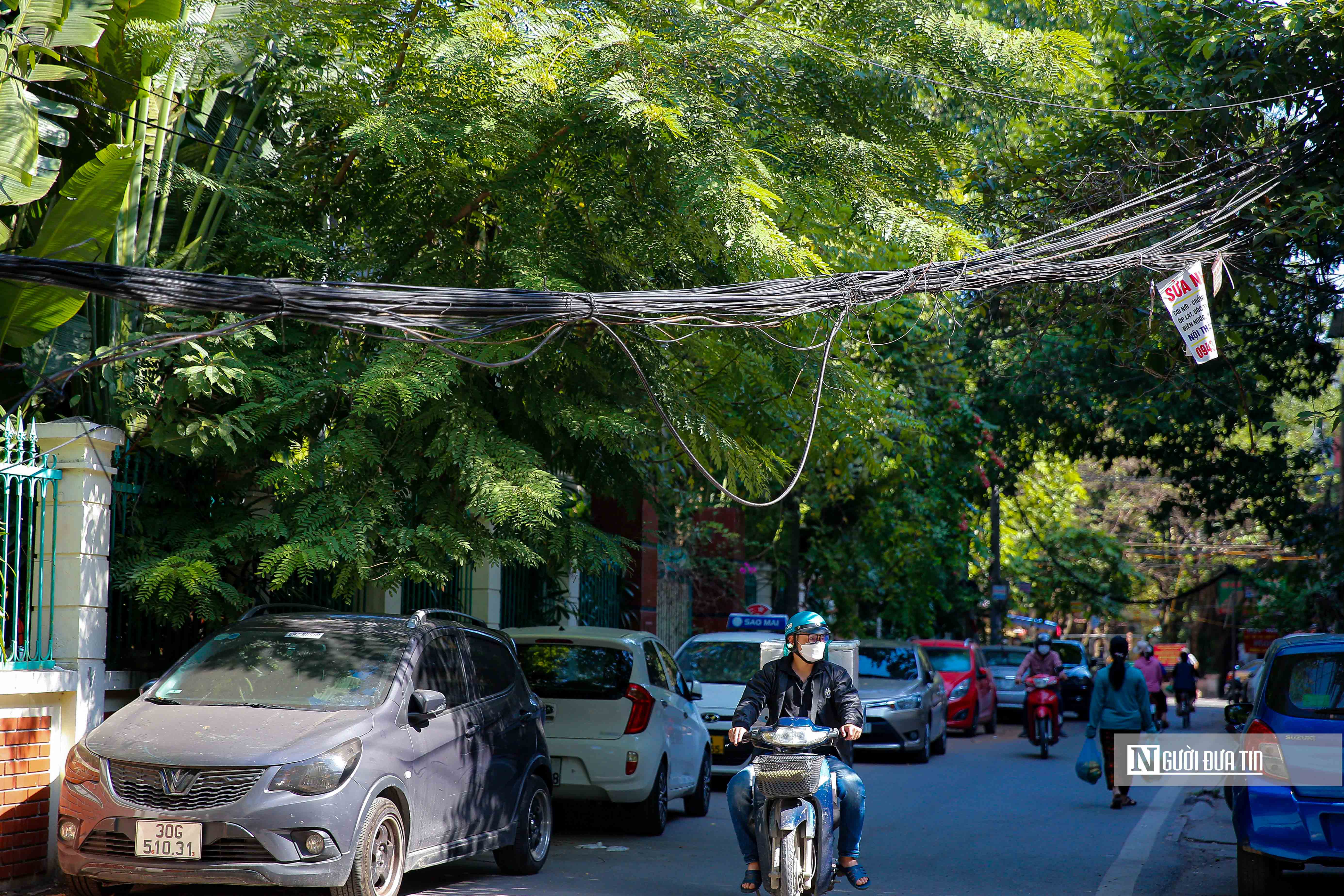 Dân sinh - 'Mạng nhện' chằng chịt, treo lơ lửng trên đầu người dân (Hình 4).