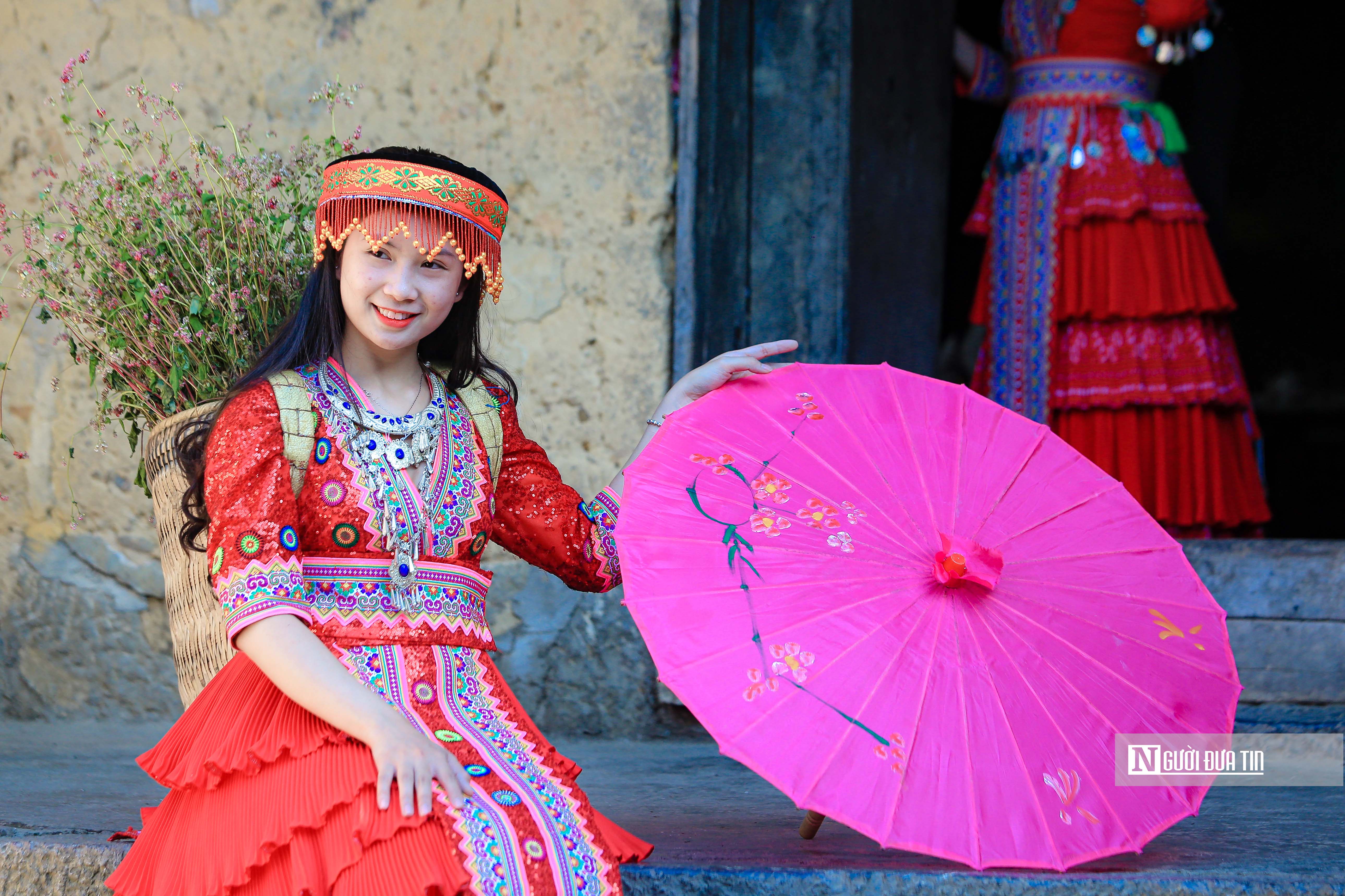 Văn hoá - Du khách thích thú tham quan nhà của Pao (Hình 11).