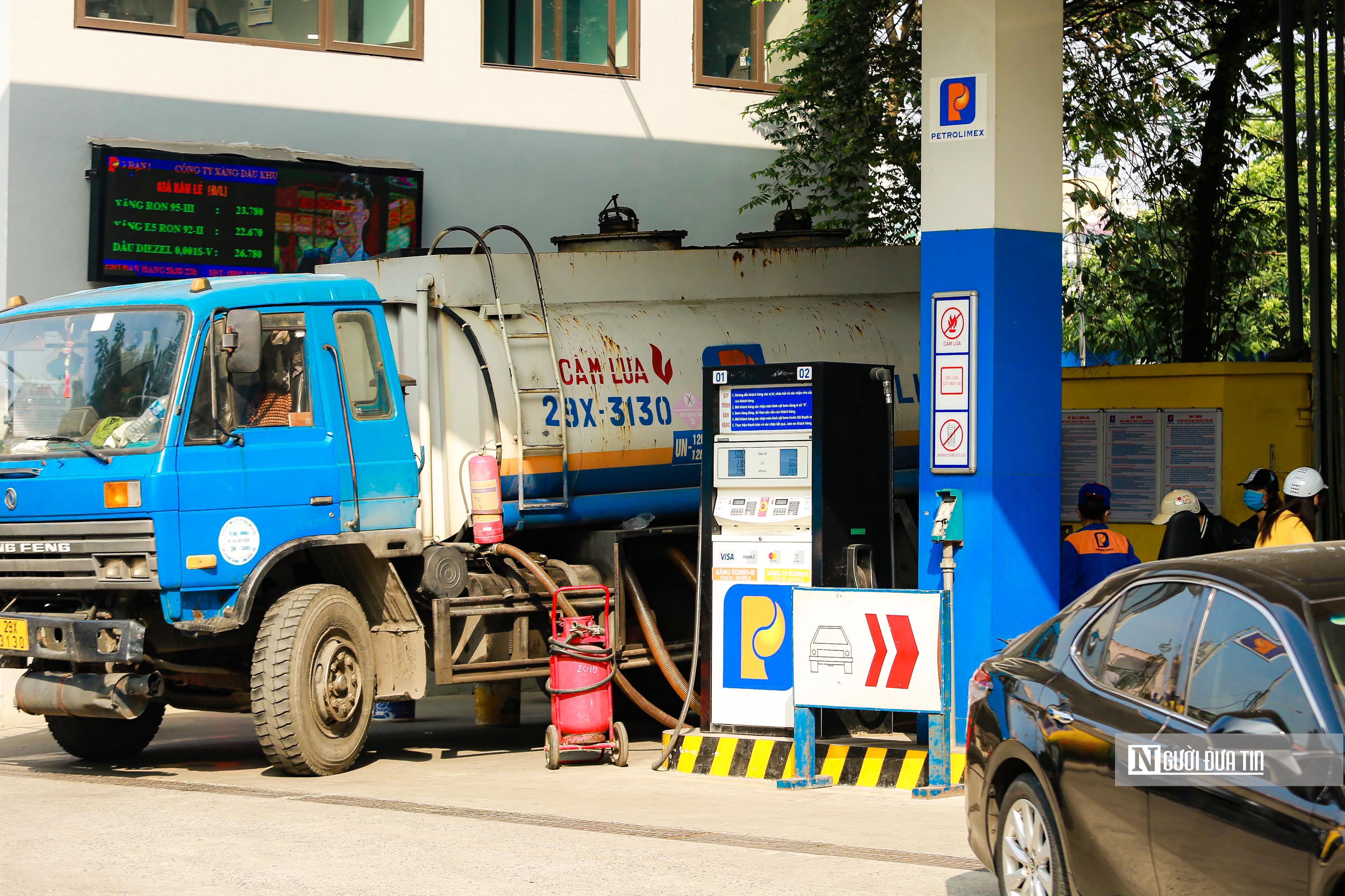 Tiêu dùng & Dư luận - Qua cơn 'bĩ cực', Hà Nội không còn cảnh xếp hàng dài chờ mua xăng (Hình 4).