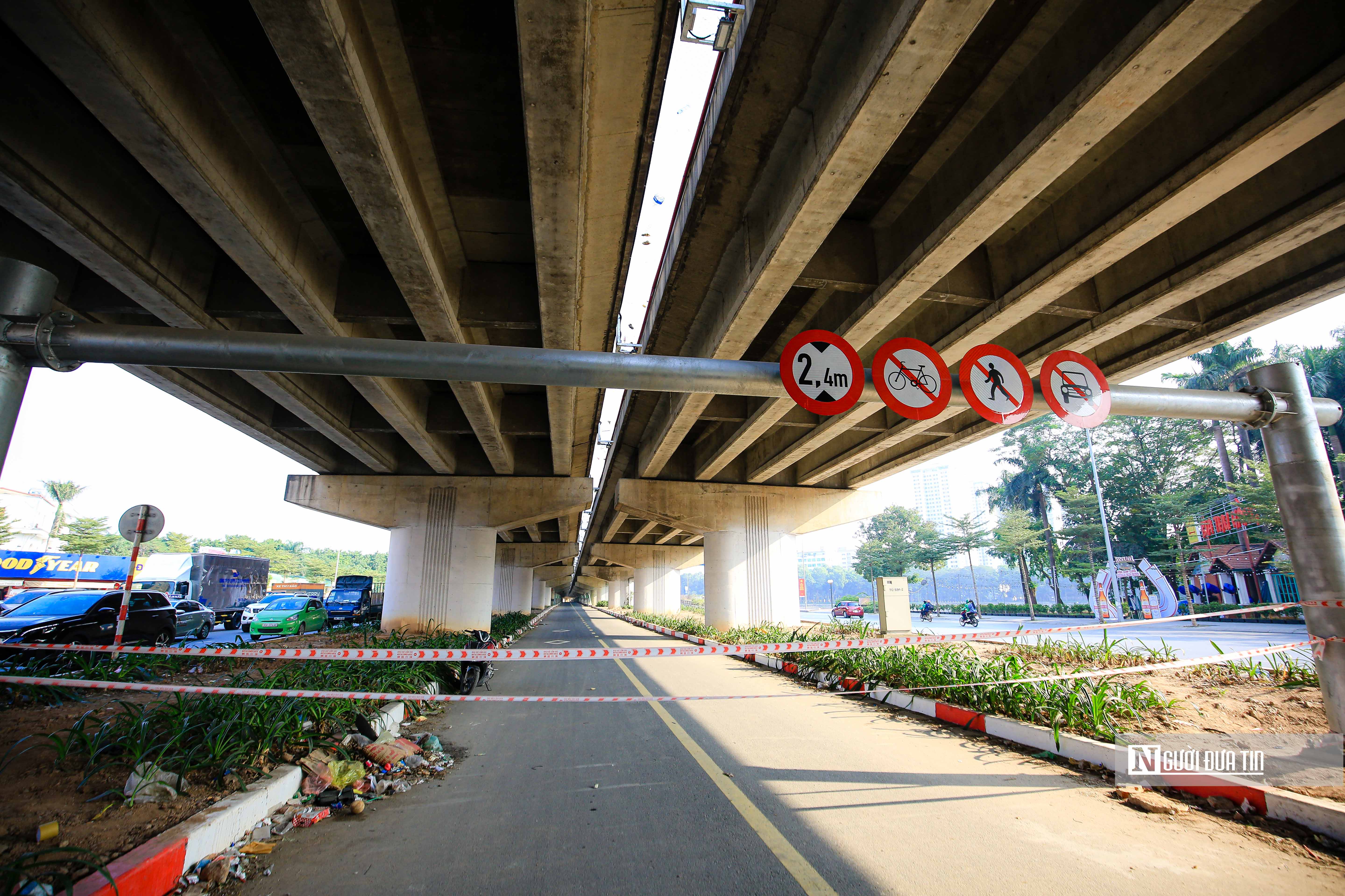 Dân sinh - Cầu vòm sắt hàng chục tỷ đồng không bóng người qua lại  (Hình 4).