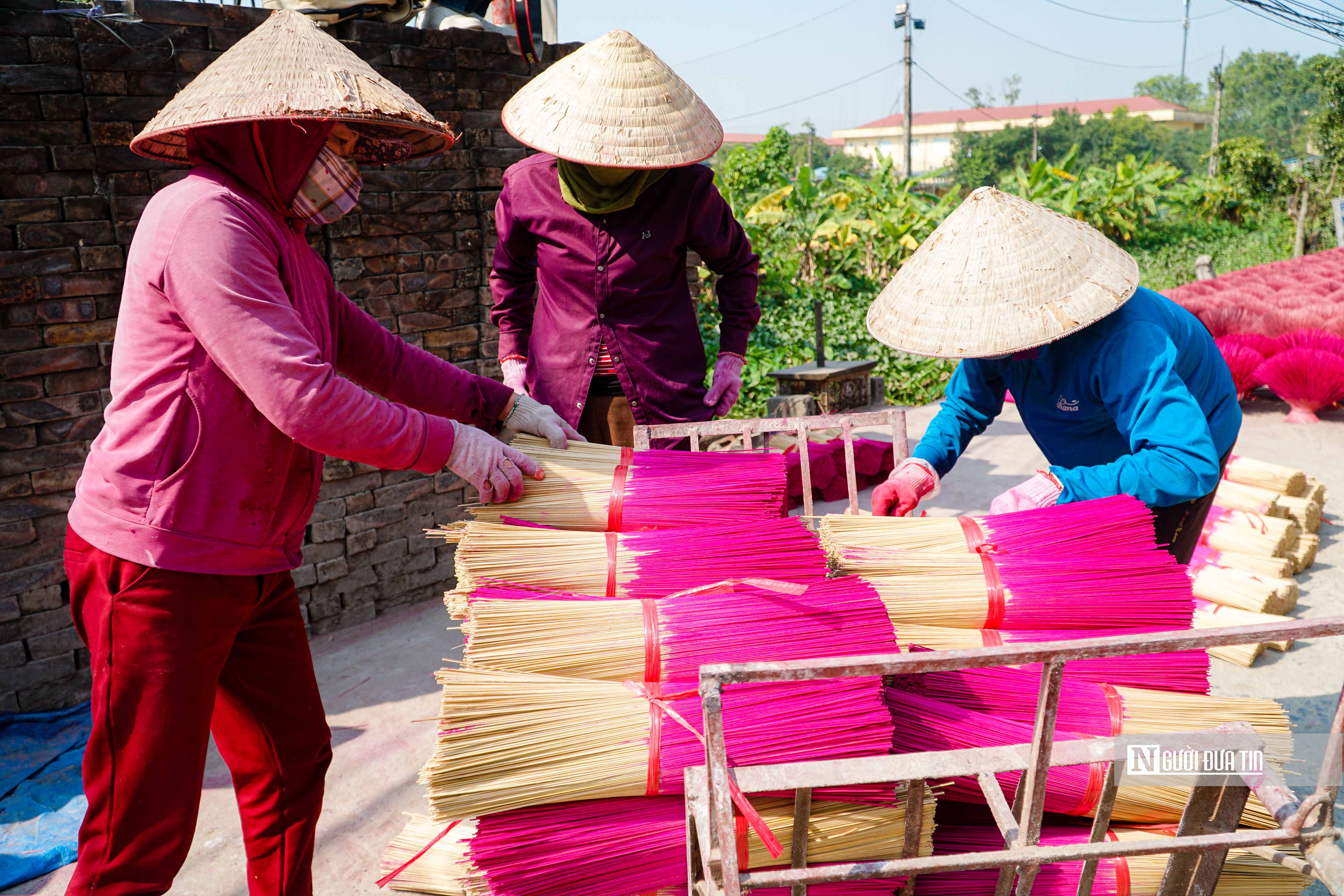 Tiêu dùng & Dư luận - Làng hương ở Hà Nội rực sắc vào vụ Tết (Hình 11).