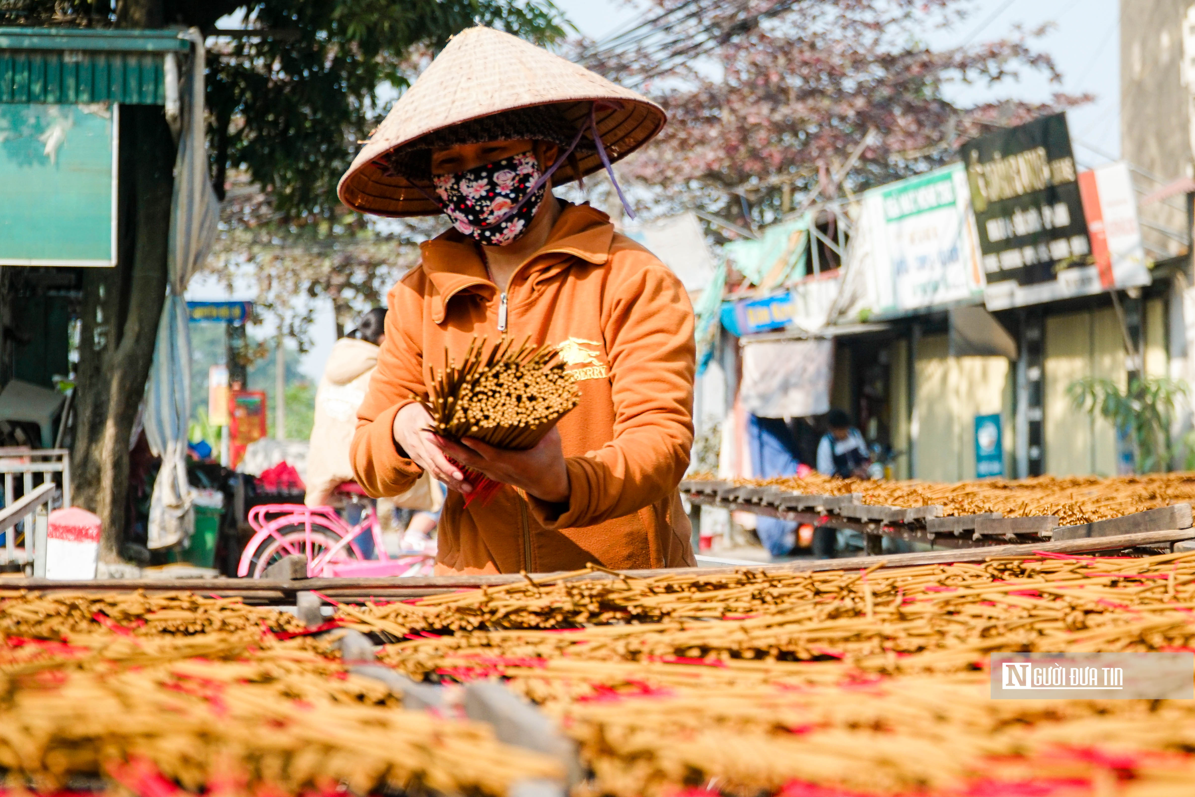 Tiêu dùng & Dư luận - Làng hương ở Hà Nội rực sắc vào vụ Tết (Hình 6).