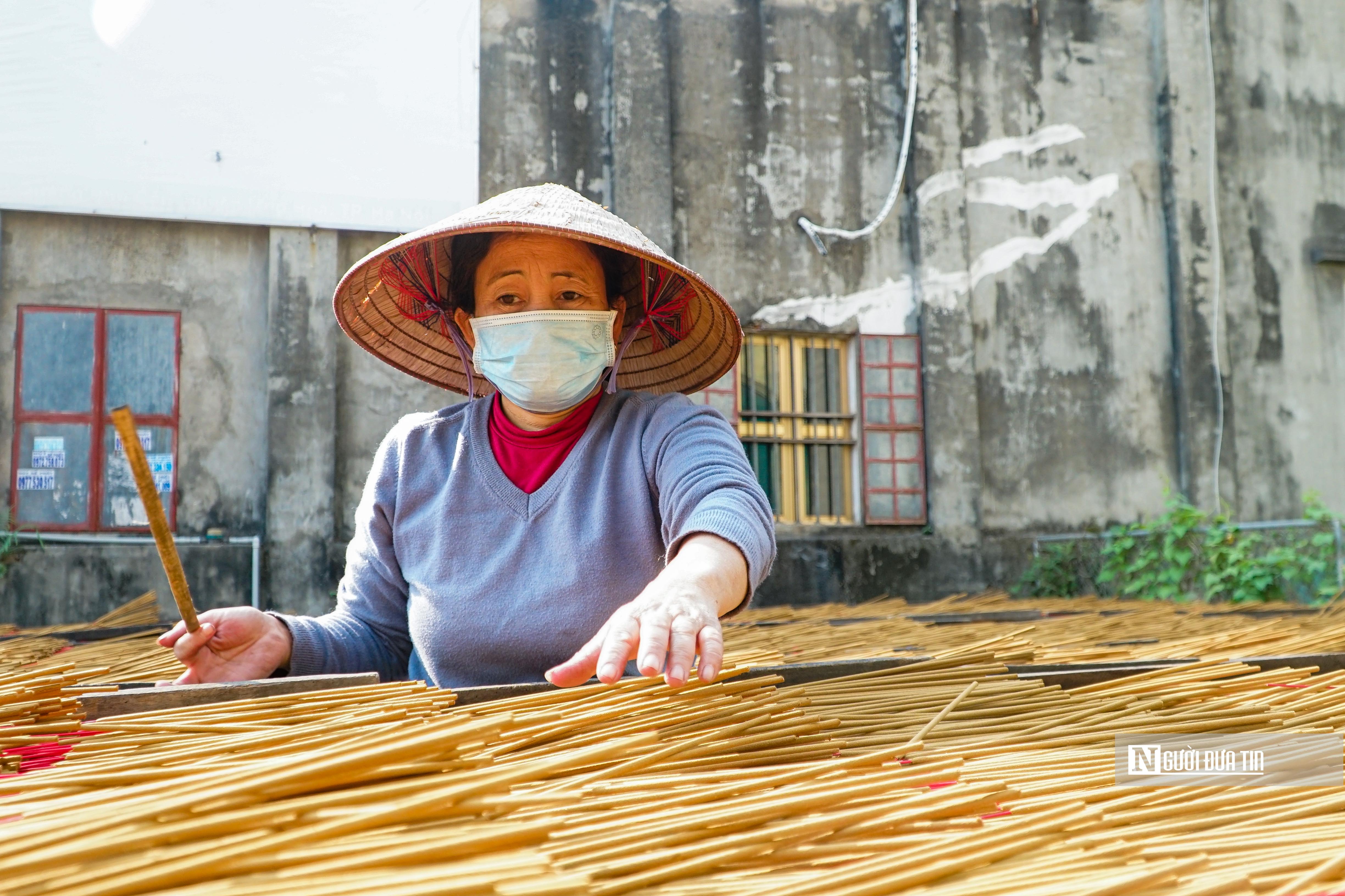 Tiêu dùng & Dư luận - Làng hương ở Hà Nội rực sắc vào vụ Tết (Hình 7).