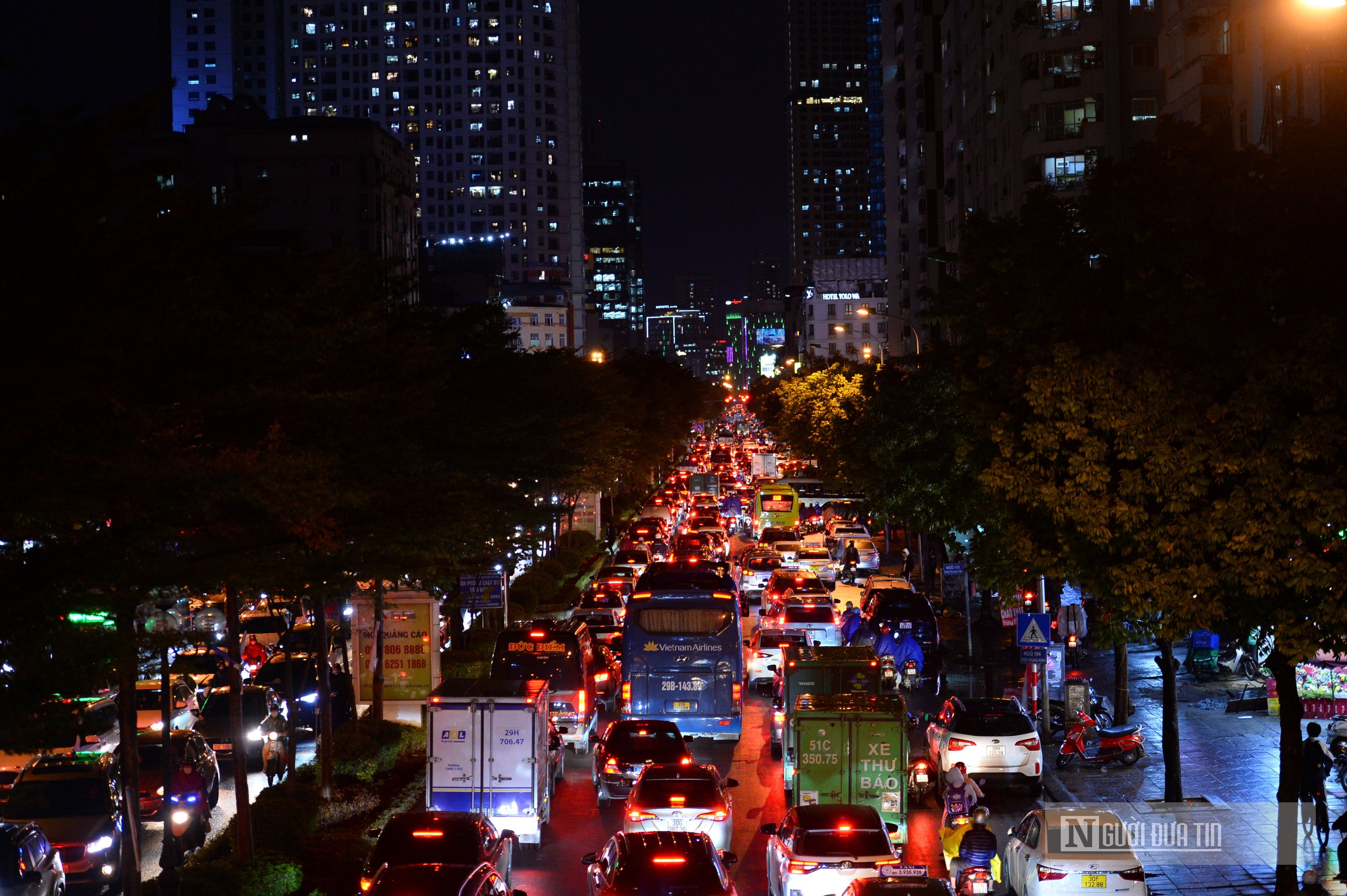 Sự kiện - Hà Nội: Ùn tắc kéo dài, người dân chật vật di chuyển trong mưa rét (Hình 8).