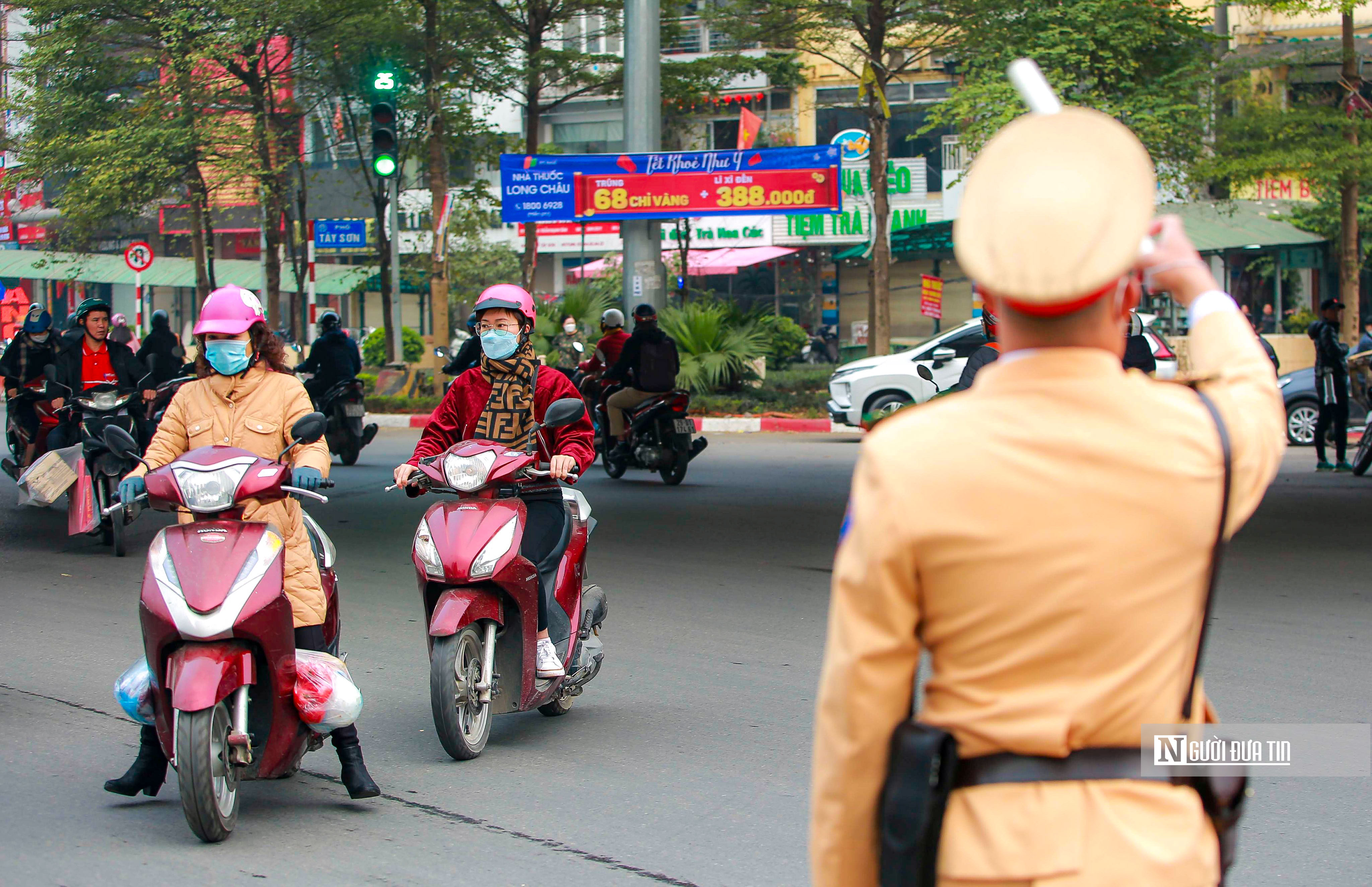 Sự kiện - Hà Nội: Ngã Tư Sở lần thứ tư được phân luồng giao thông (Hình 7).