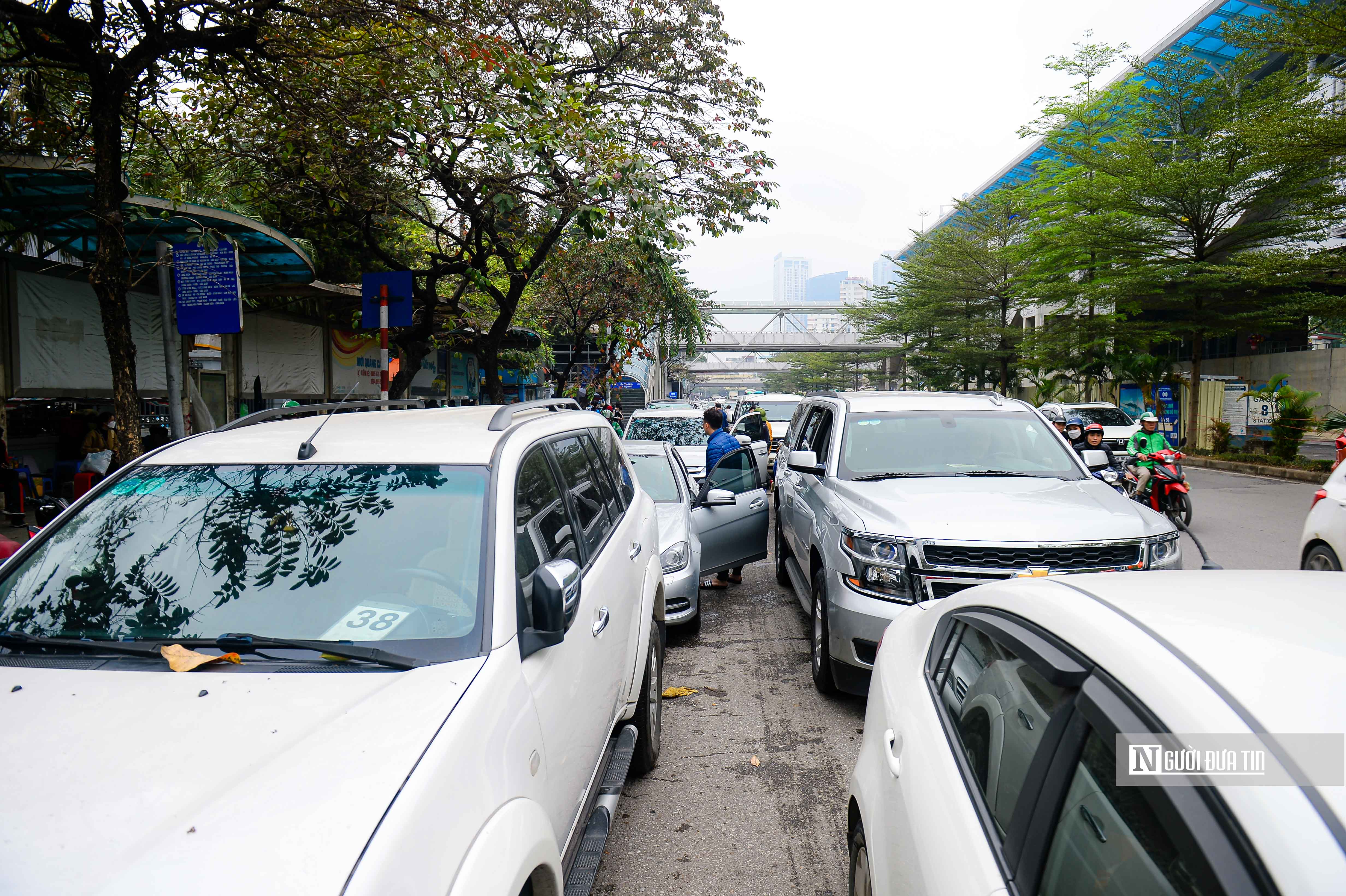 Tiêu điểm - Hà Nội: Đăng kiểm 5 lần không được, nữ tài xế bị phạt vì quá hạn (Hình 6).