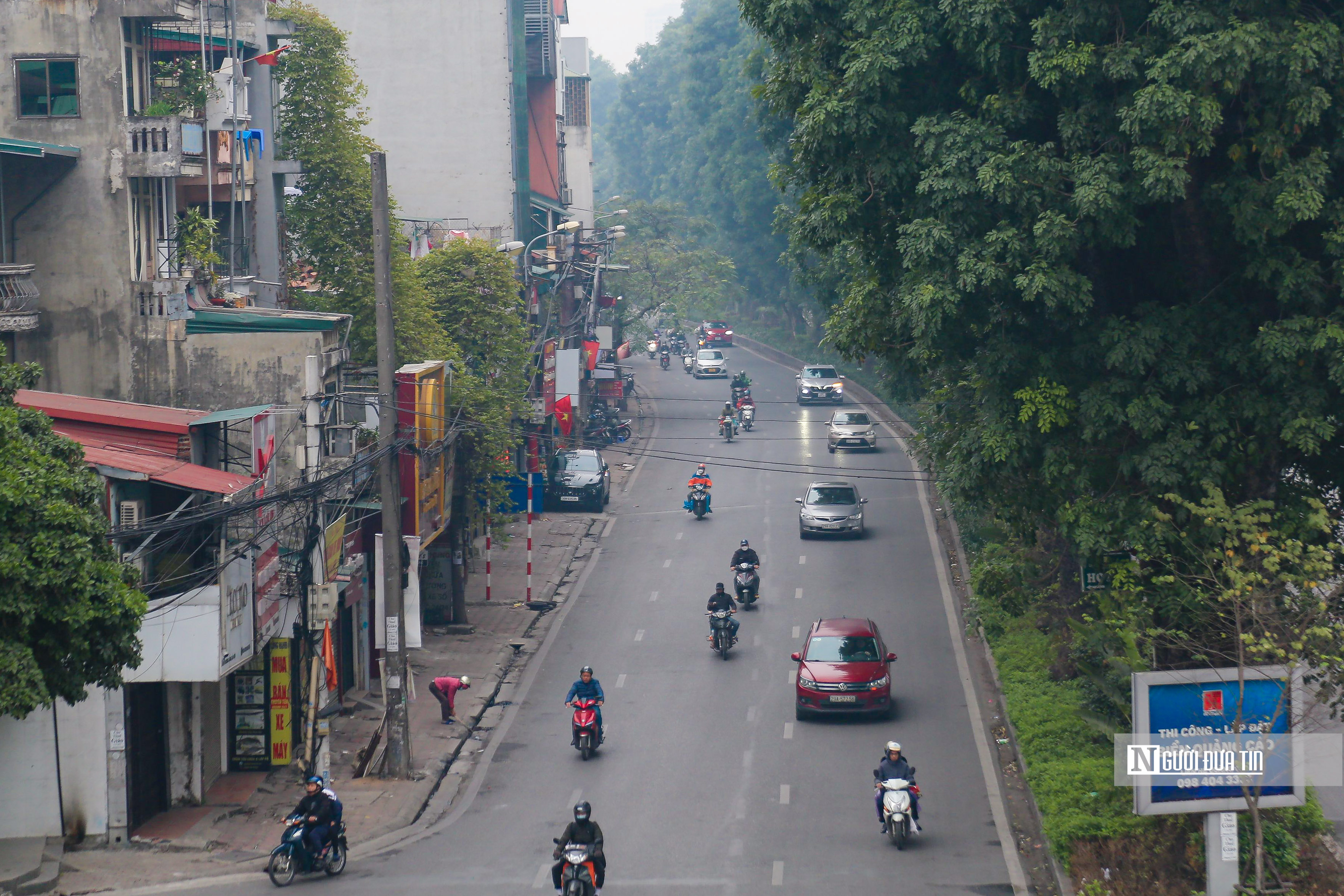 Sự kiện - Đường phố Hà Nội vắng vẻ ngày đầu nghỉ Tết (Hình 6).