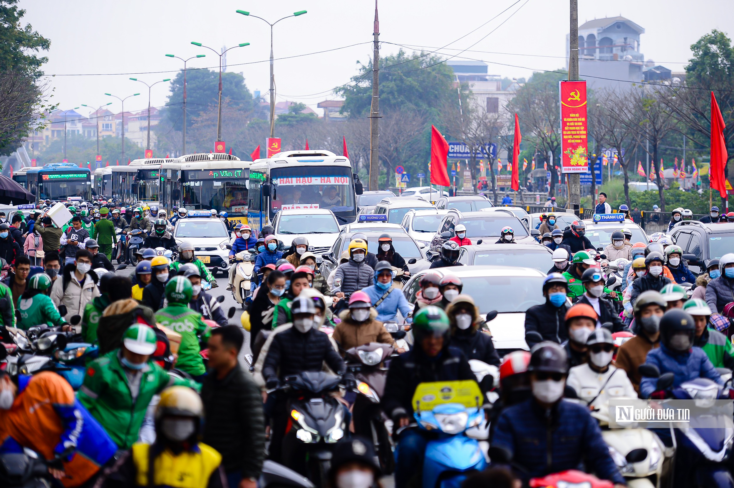 Sự kiện - Người dân trở lại Thủ đô, giao thông 'dễ thở' (Hình 5).