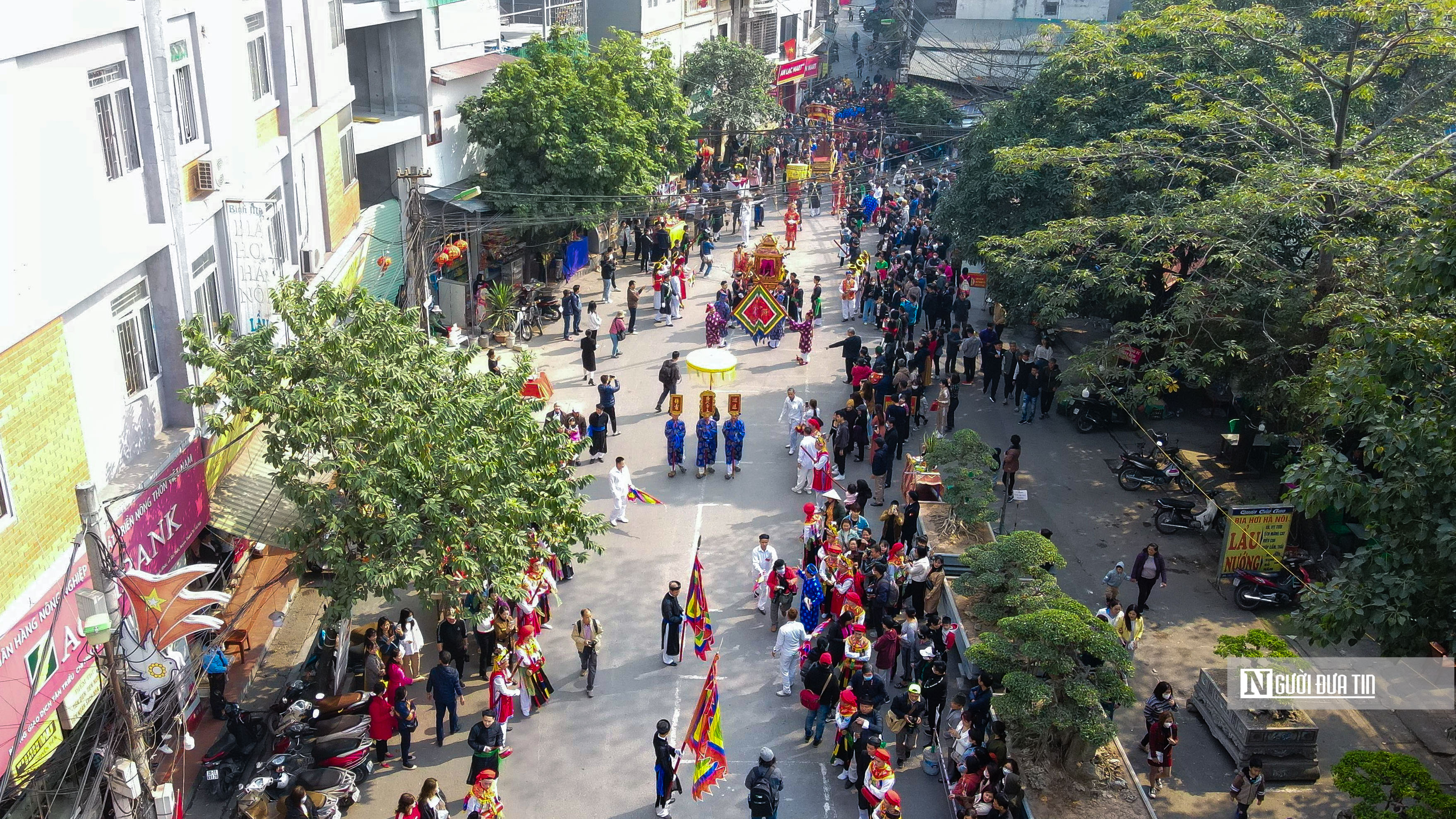 Văn hoá - Trai tráng tô son, đánh phấn múa bồng ở Hà Nội (Hình 5).