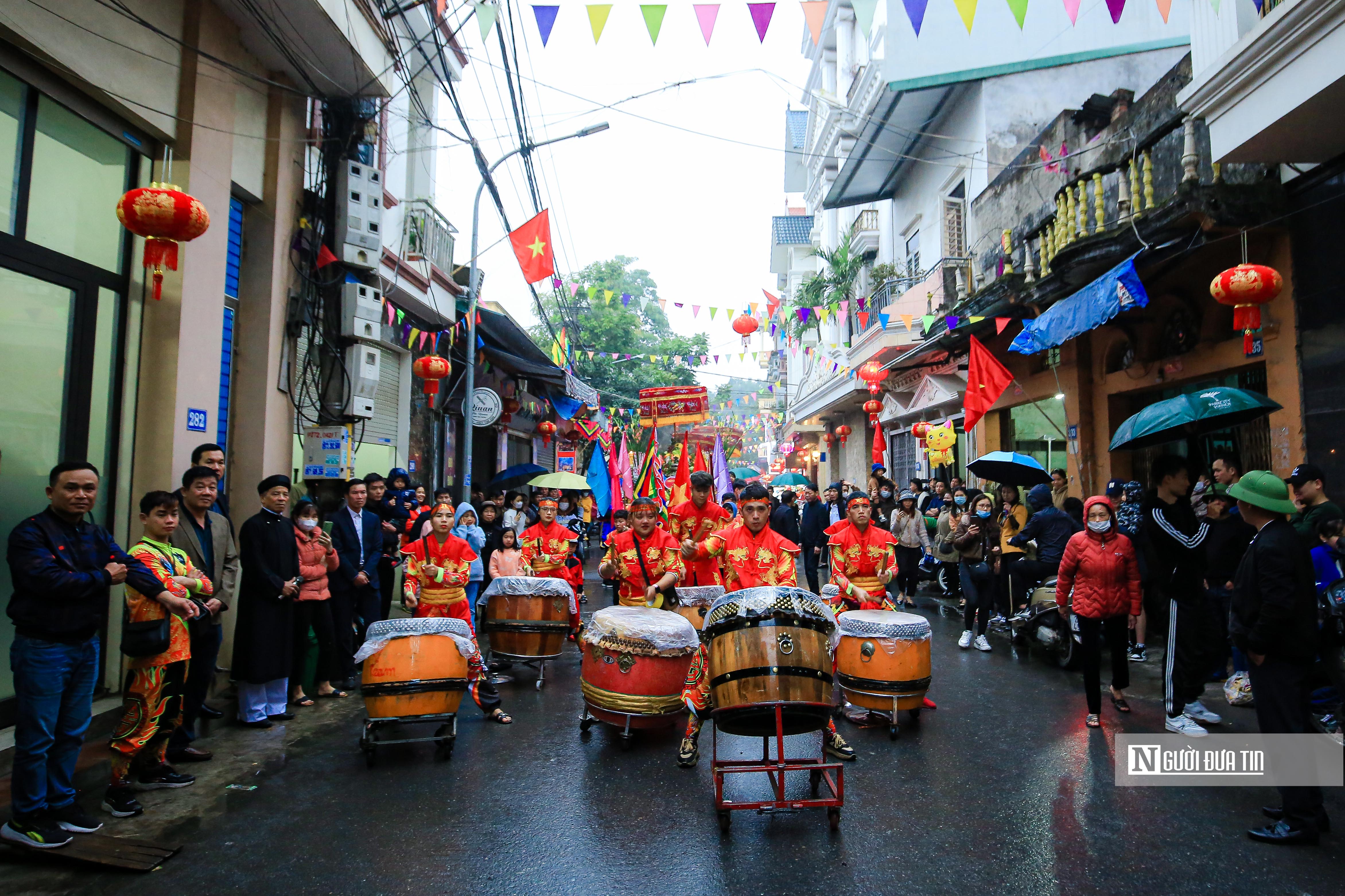 Sự kiện - Người dân chen chân xem rước 'ông lợn' ở ngoại thành Hà Nội (Hình 3).