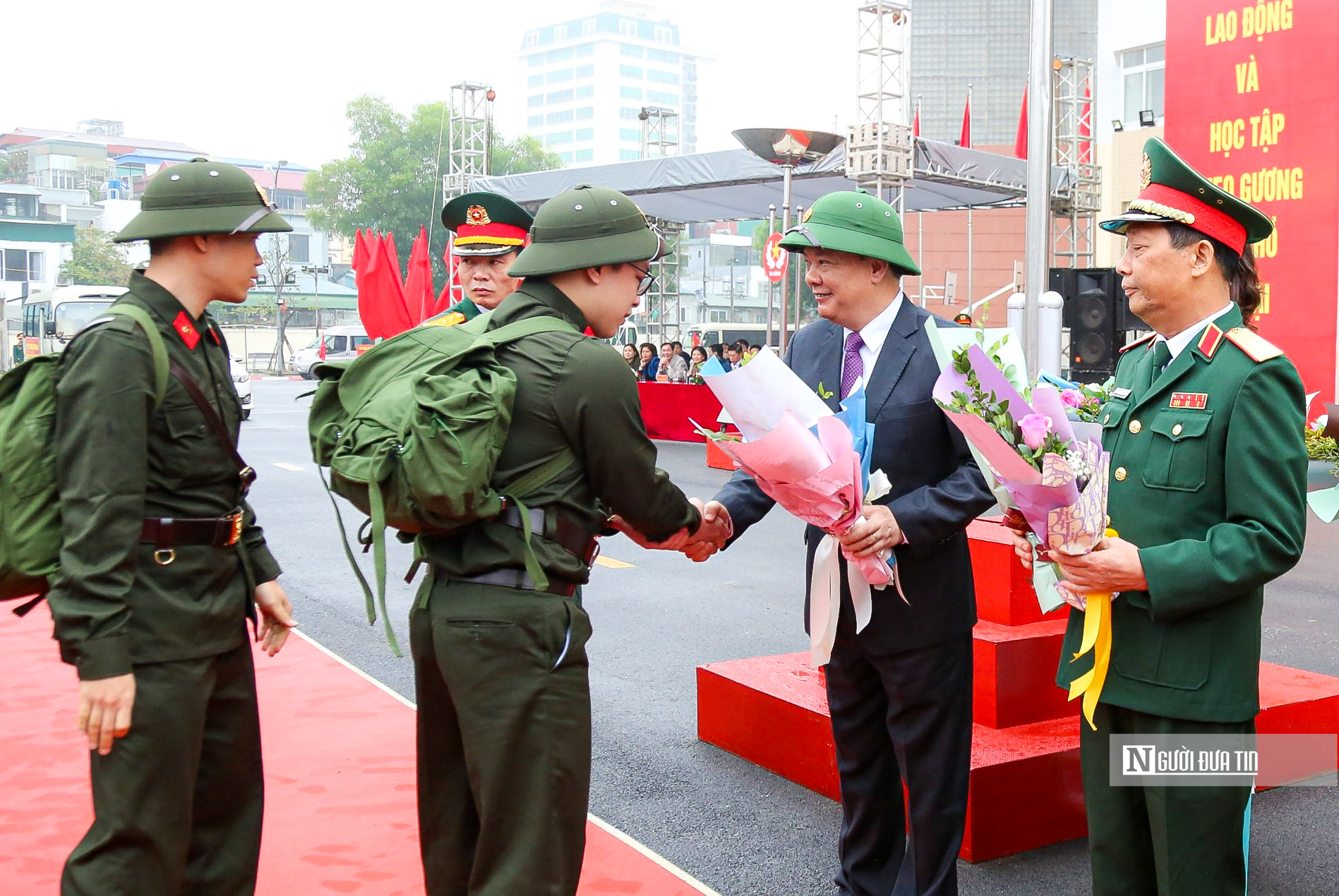 Sự kiện - Hà Nội: Hơn 4.200 tân binh hào hứng lên đường nhập ngũ (Hình 2).