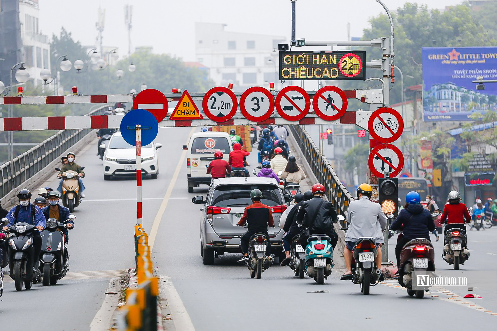 Dân sinh - Cận cảnh hệ thống biển báo thông minh, cảnh báo từ xa của Hà Nội (Hình 2).