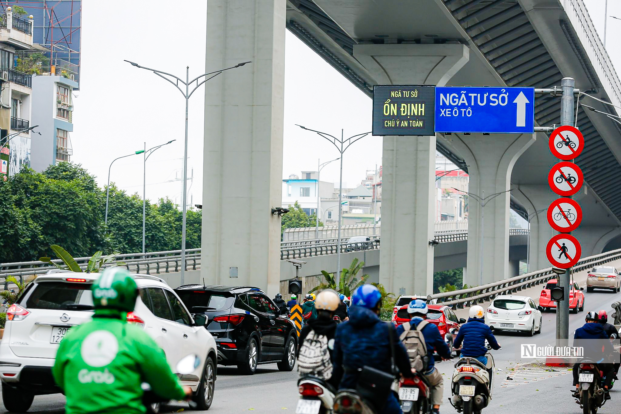 Dân sinh - Cận cảnh hệ thống biển báo thông minh, cảnh báo từ xa của Hà Nội (Hình 7).