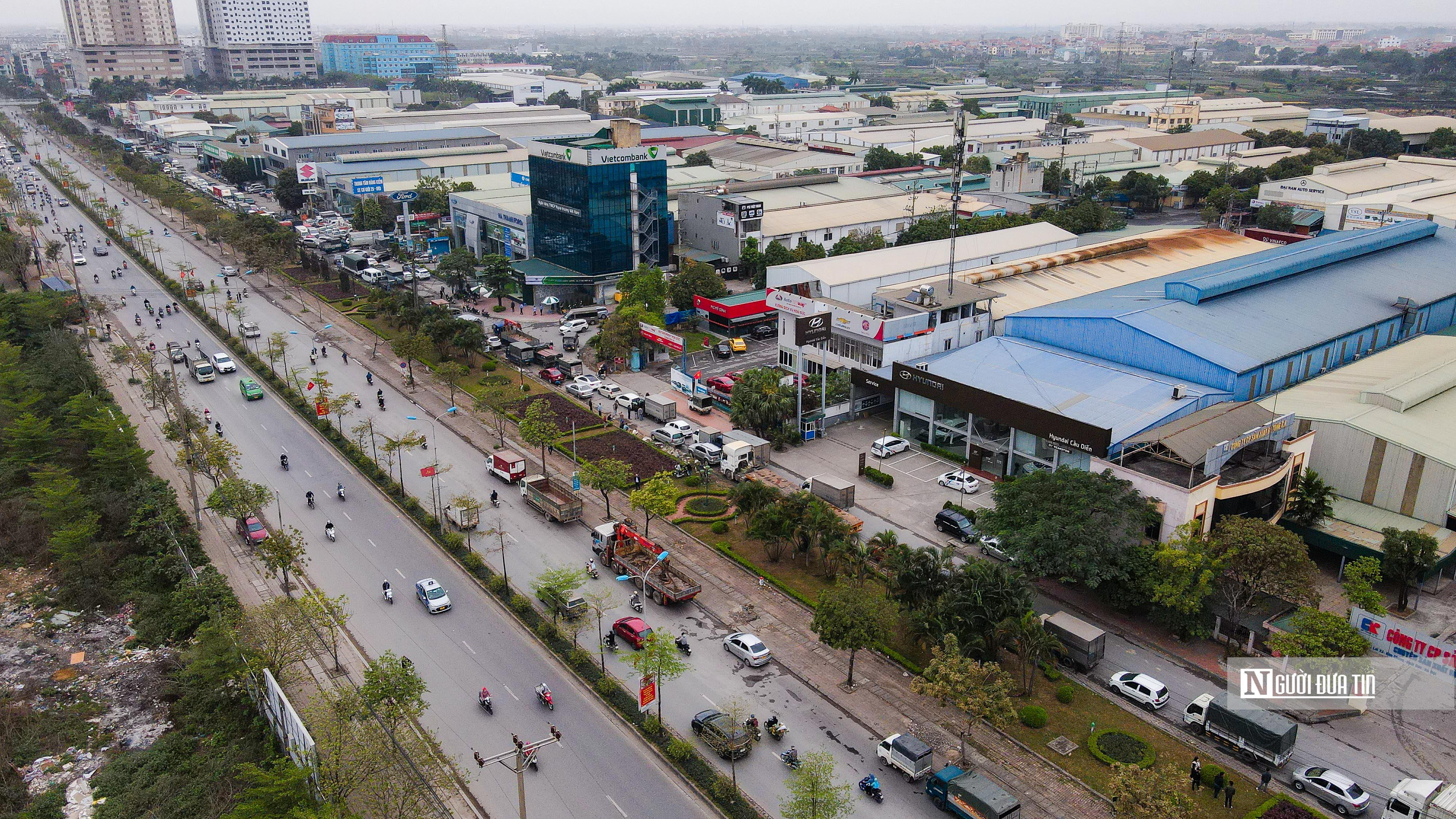 Sự kiện - Hà Nội: Hàng xe nối dài tại trung tâm đăng kiểm trước thời điểm bị khám xét (Hình 9).