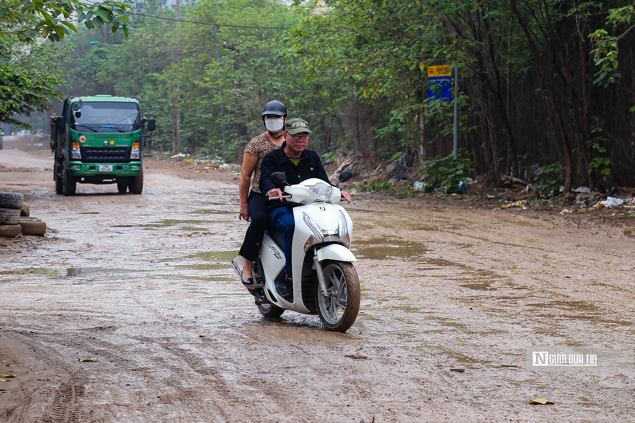 Dân sinh - Đoạn đường dài 500m có tới gần trăm 'ổ gà', 'ổ voi' (Hình 9).