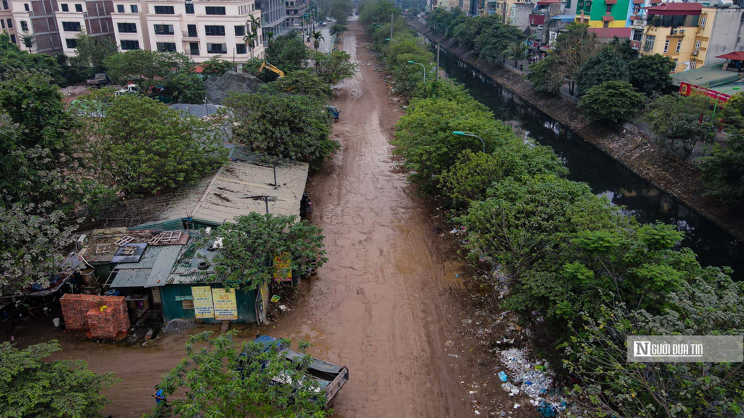 Dân sinh - Đoạn đường dài 500m có tới gần trăm 'ổ gà', 'ổ voi'