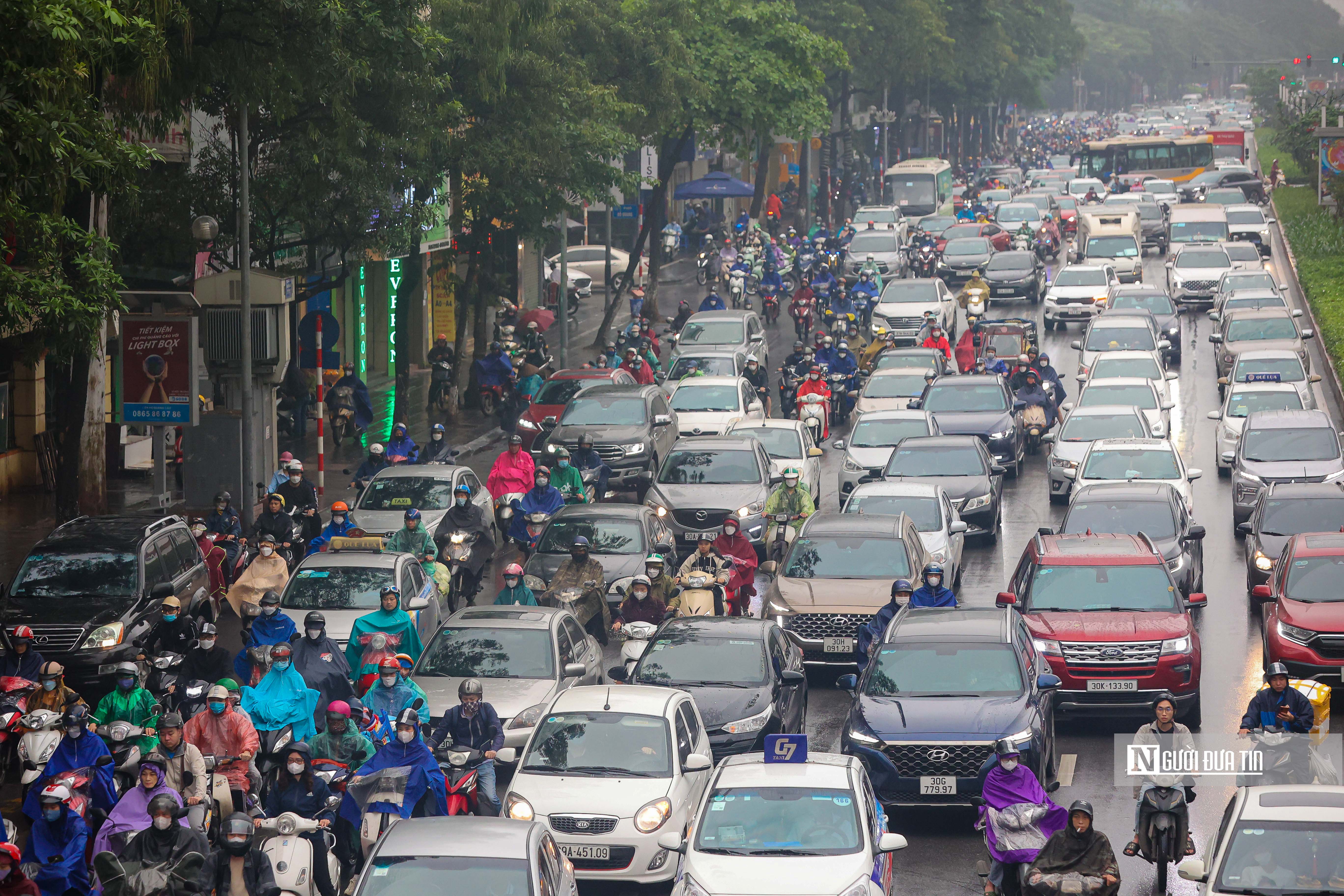 Môi trường - Thời tiết nồm ẩm, Hà Nội chìm trong sương mù (Hình 3).