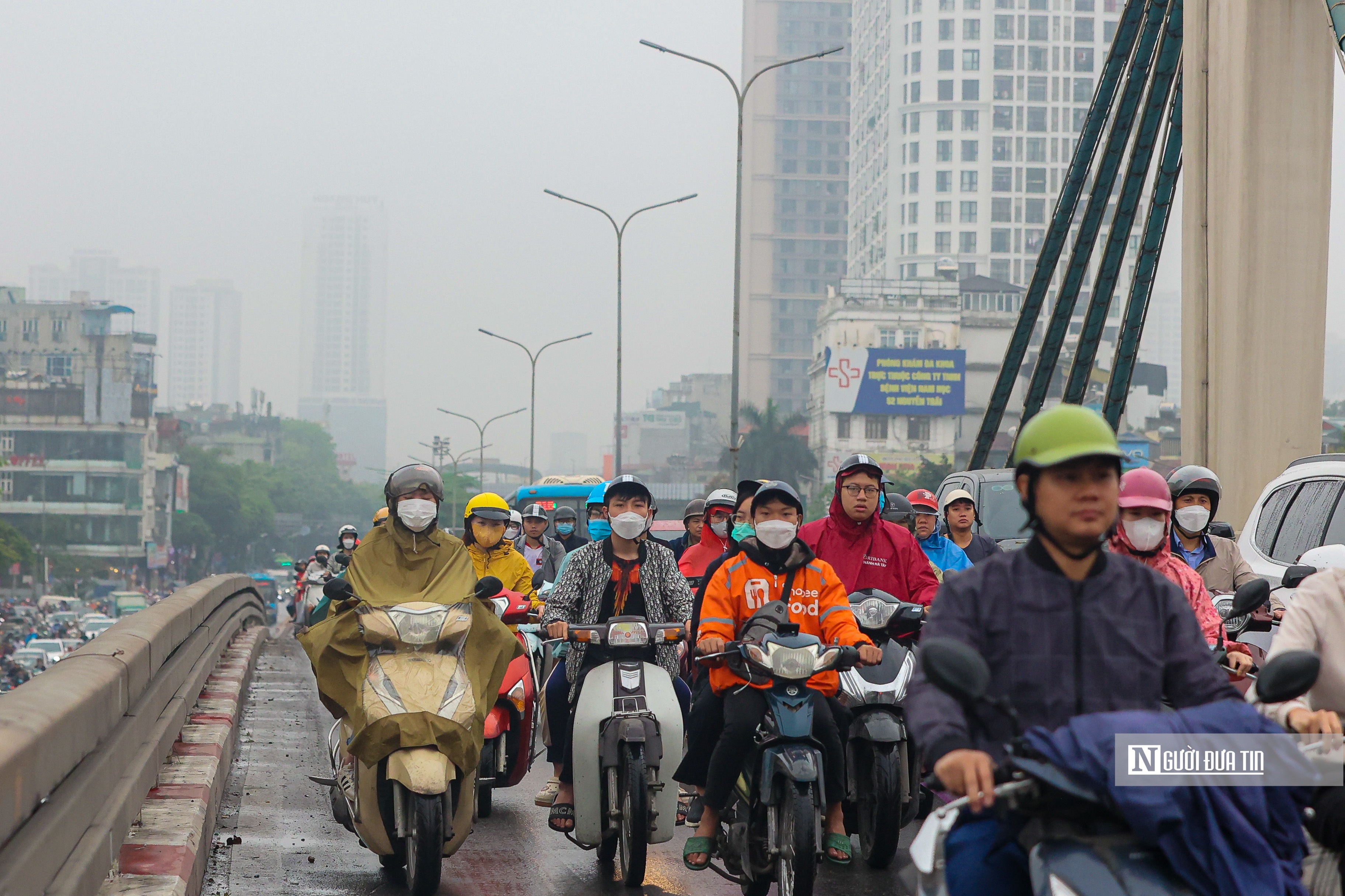 Môi trường - Thời tiết nồm ẩm, Hà Nội chìm trong sương mù (Hình 7).