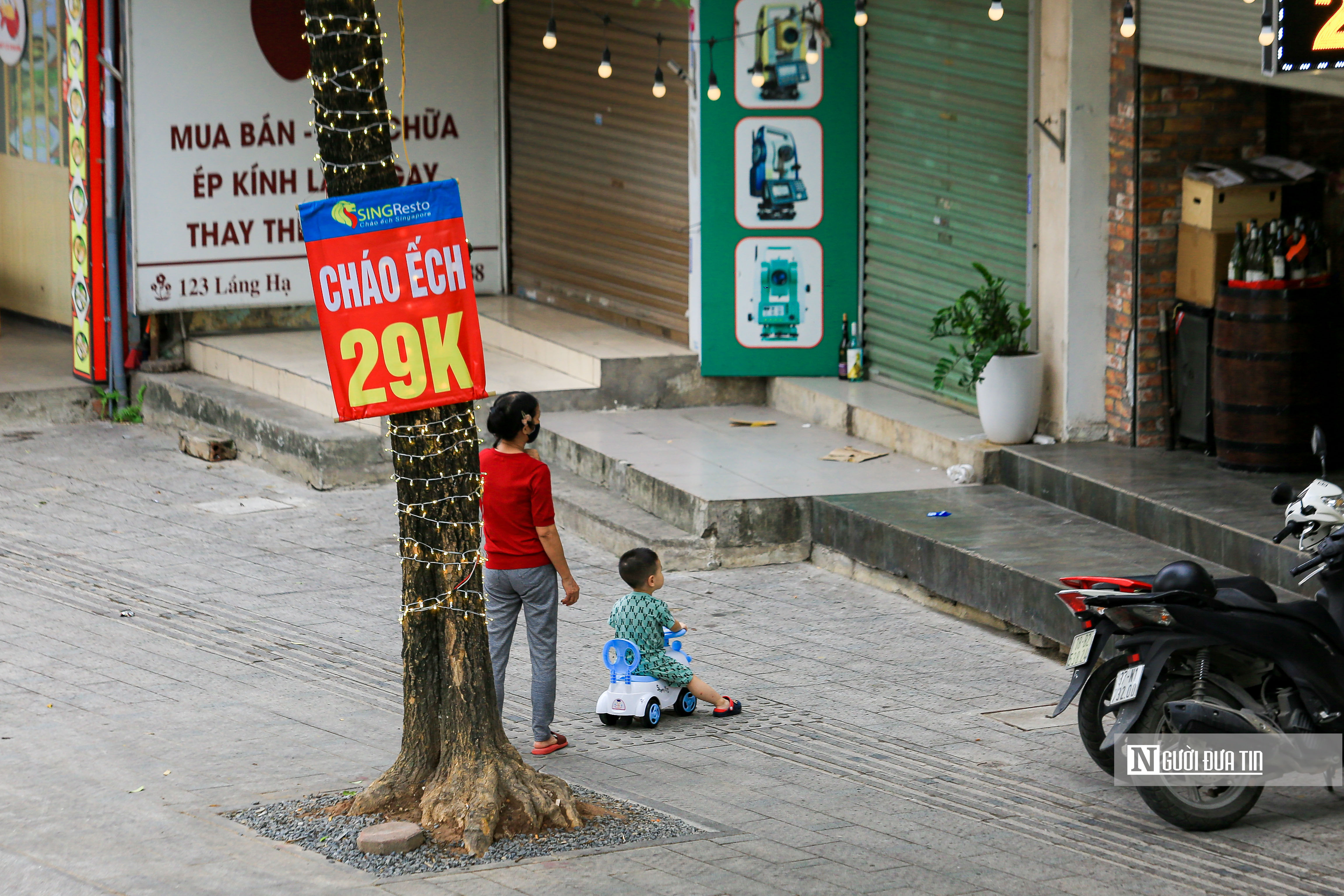 Sự kiện - Đường phố Hà Nội thông thoáng, yên bình ngày 30/4 (Hình 17).