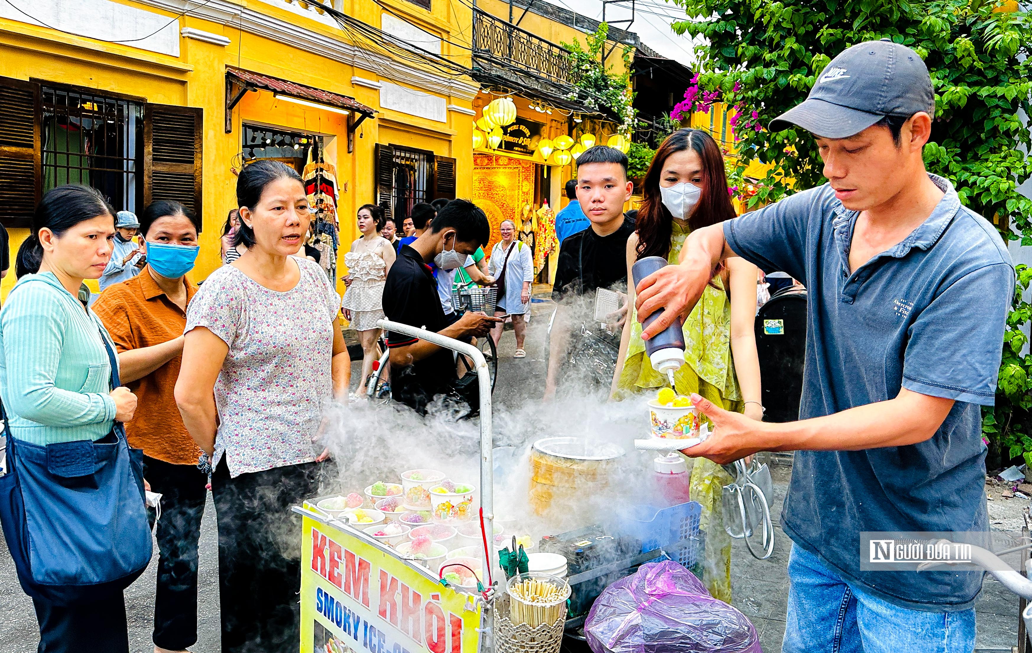 Sự kiện - Phố cổ Hội An chật kín người trong dịp nghỉ lễ (Hình 9).