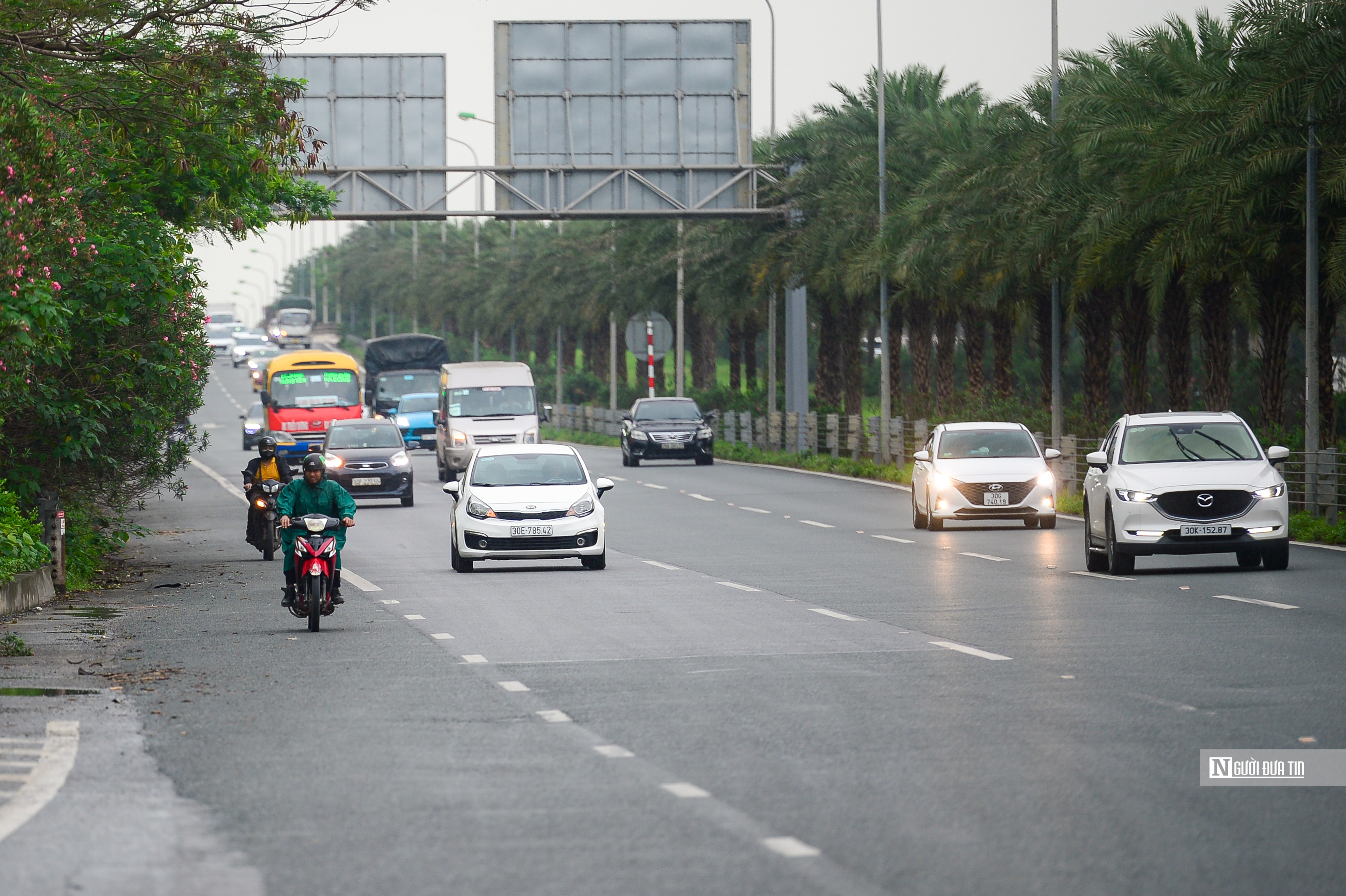 Dân sinh - Hà Nội: Xử phạt hàng loạt tài xế liều mình đi vào làn cao tốc (Hình 8).