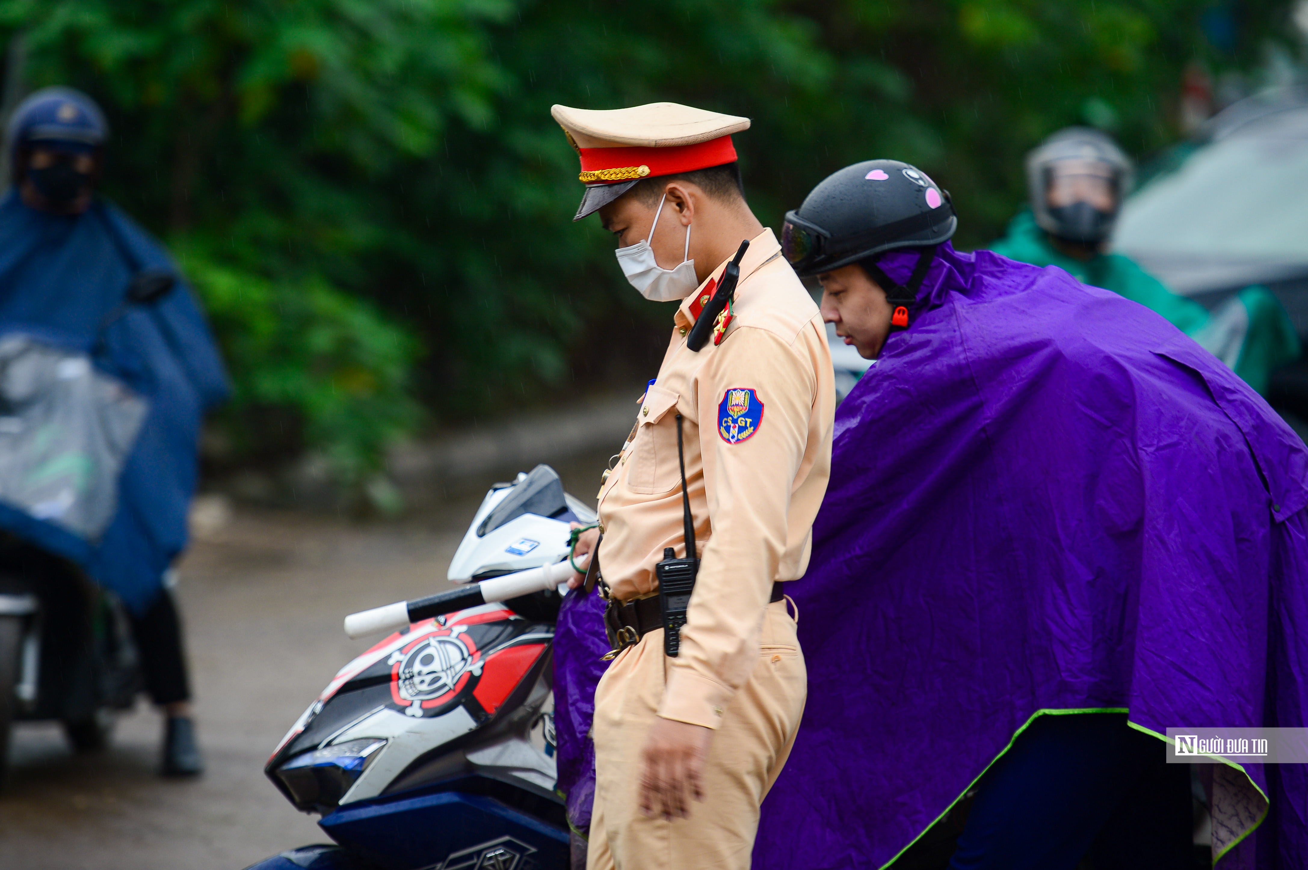 Dân sinh - Hà Nội: Xử phạt hàng loạt tài xế liều mình đi vào làn cao tốc (Hình 11).