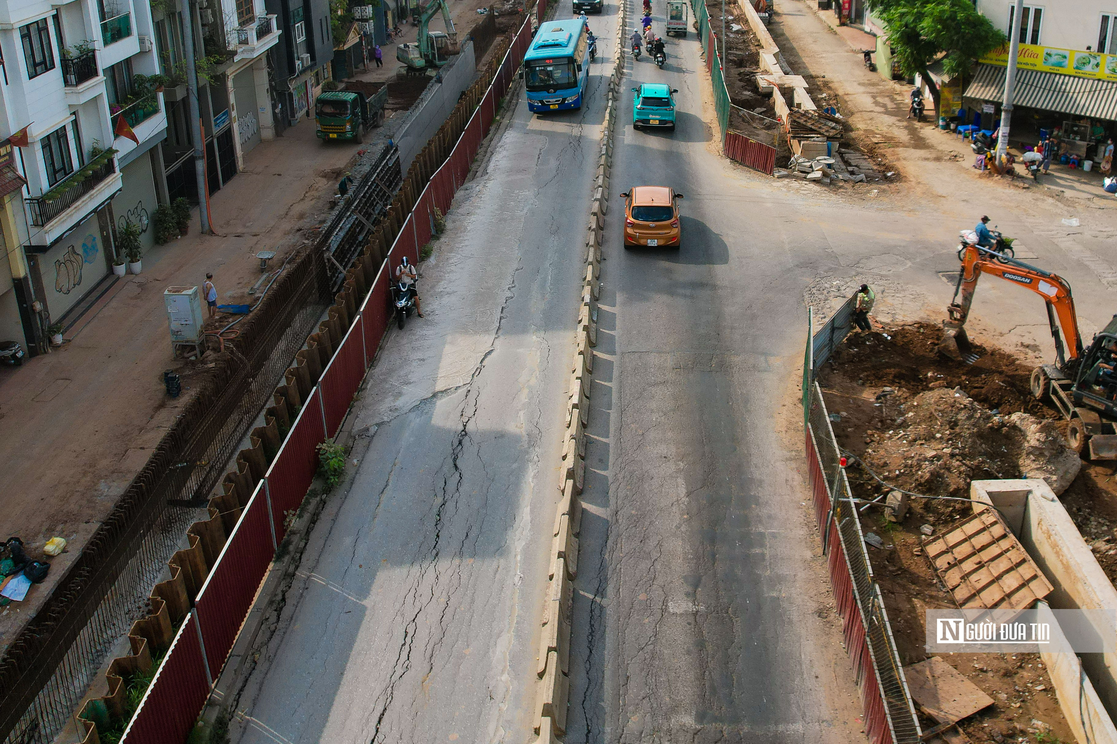 Dân sinh - Hà Nội: Mặt đê Âu Cơ nứt toác khi thi công dự án mở rộng đường (Hình 10).