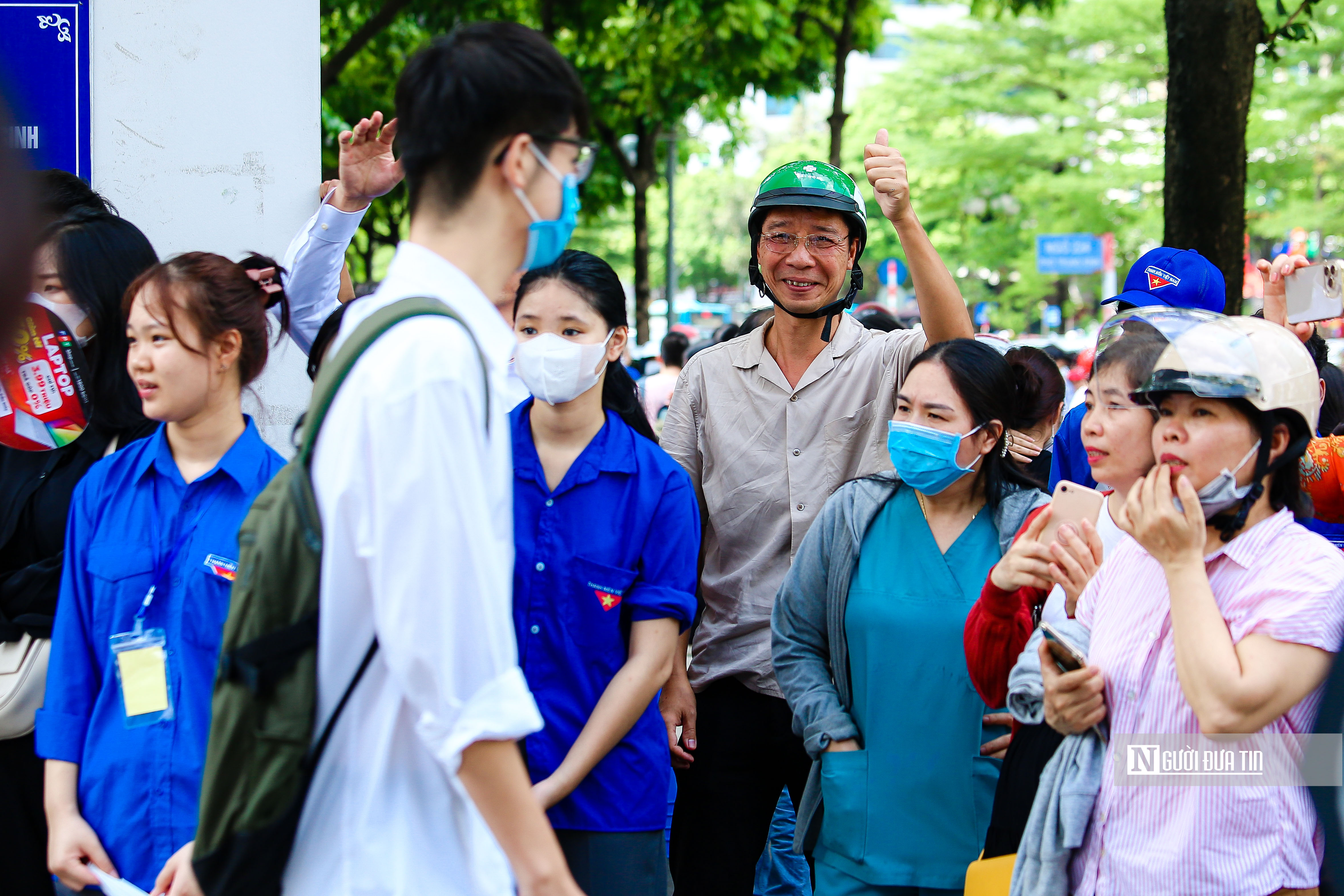 Giáo dục - Thí sinh rạng ngời sau khi hoàn thành 120 phút môn Ngữ Văn (Hình 11).