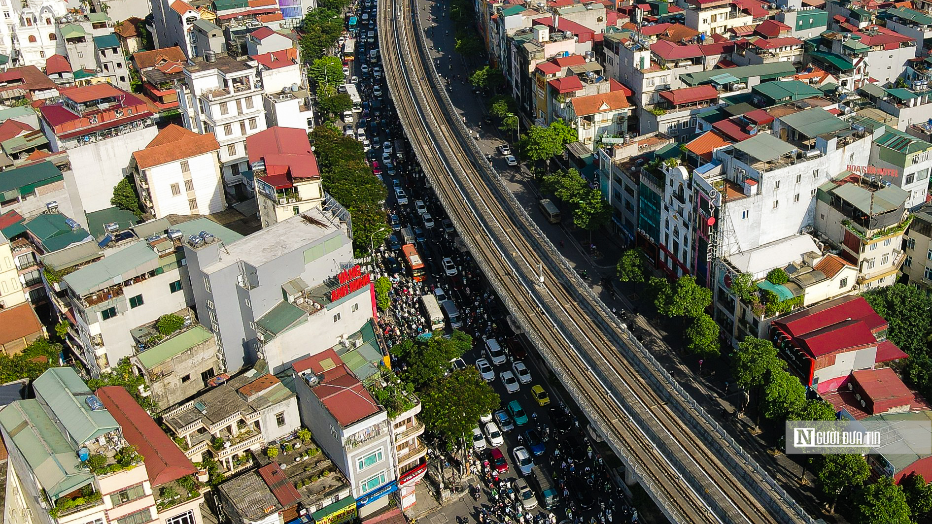 Dân sinh - Hà Nội: Hàng nghìn phương tiện nối đuôi nhau đi qua nút giao Mai Dịch (Hình 10).