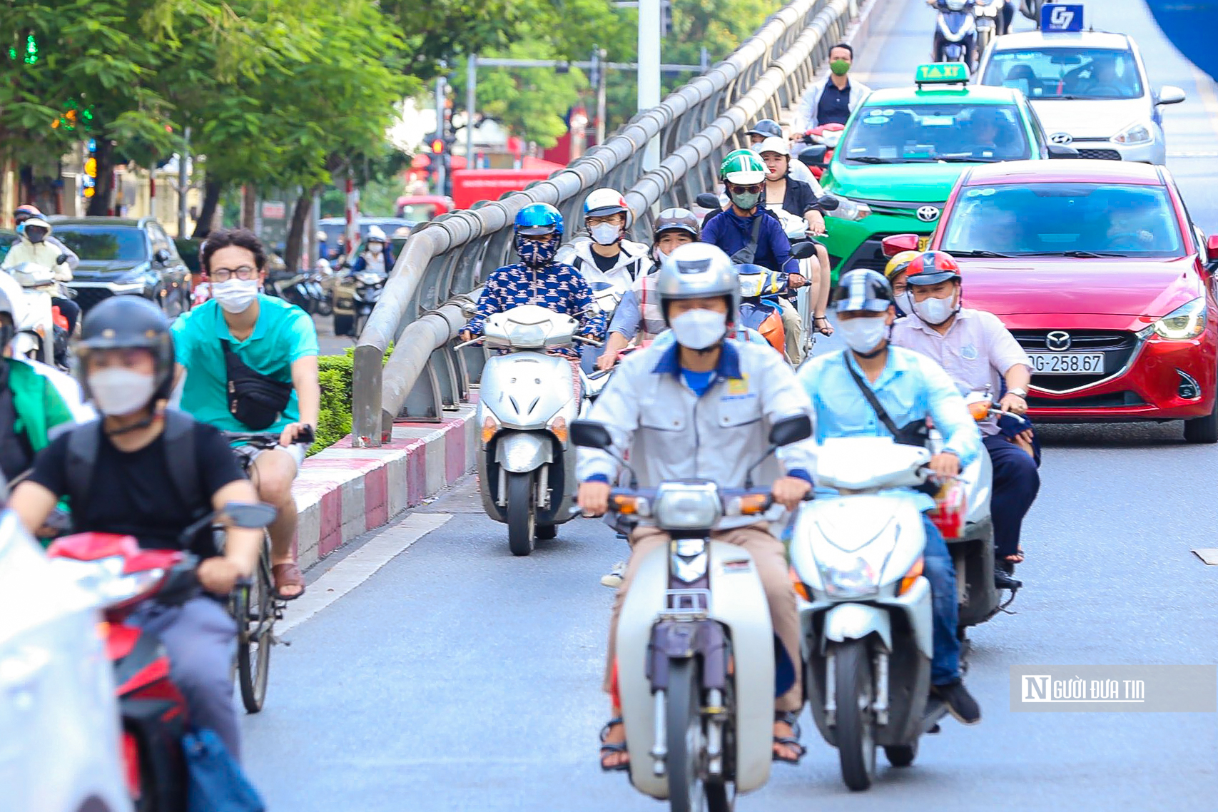 Dân sinh - Hà Nội: Xe máy nối đuôi nhau đi vào đường cấm giờ cao điểm (Hình 7).