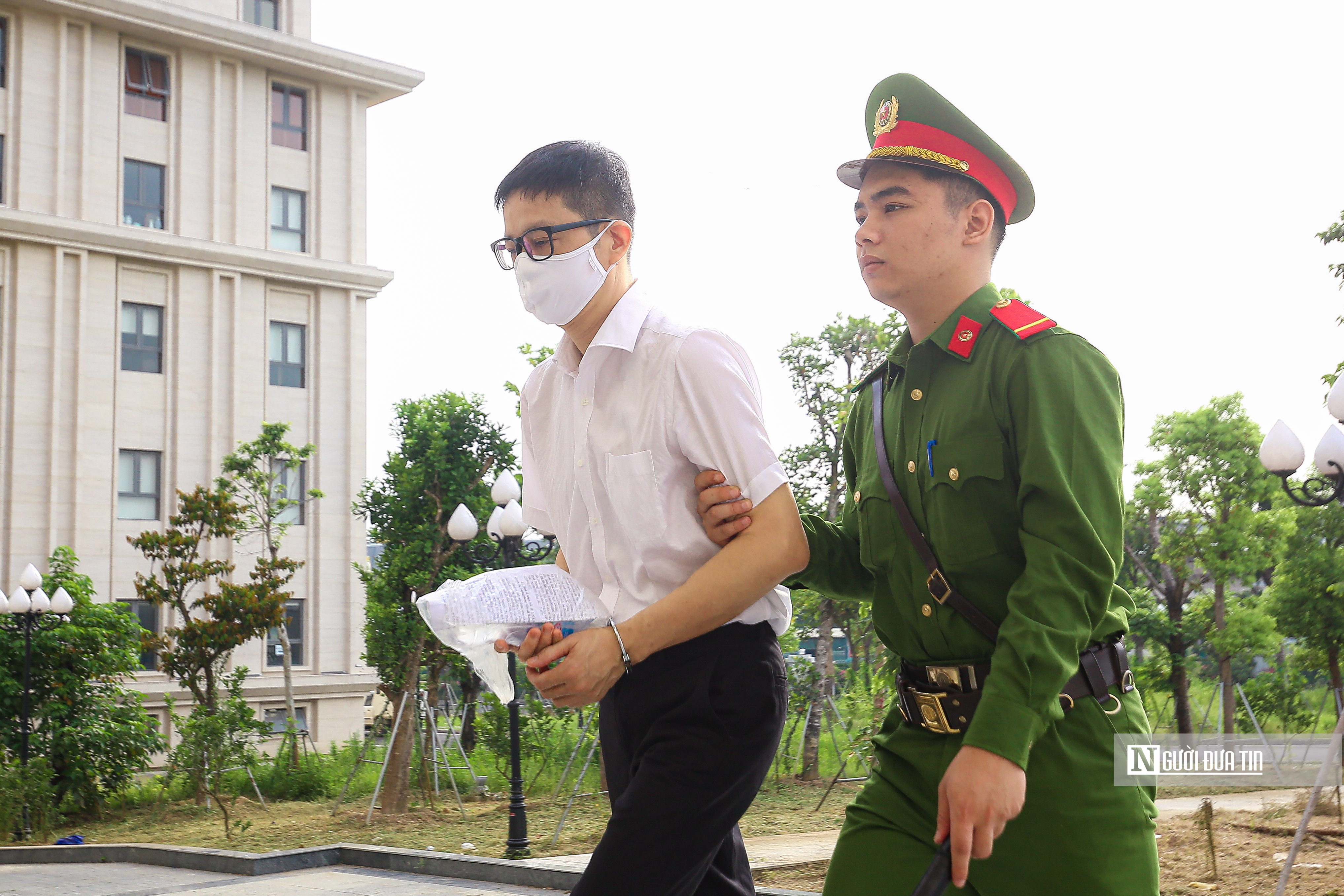 Hồ sơ điều tra - Chuyến bay giải cứu: Áp giải các bị cáo tới tòa để nghe đề nghị mức án (Hình 15).