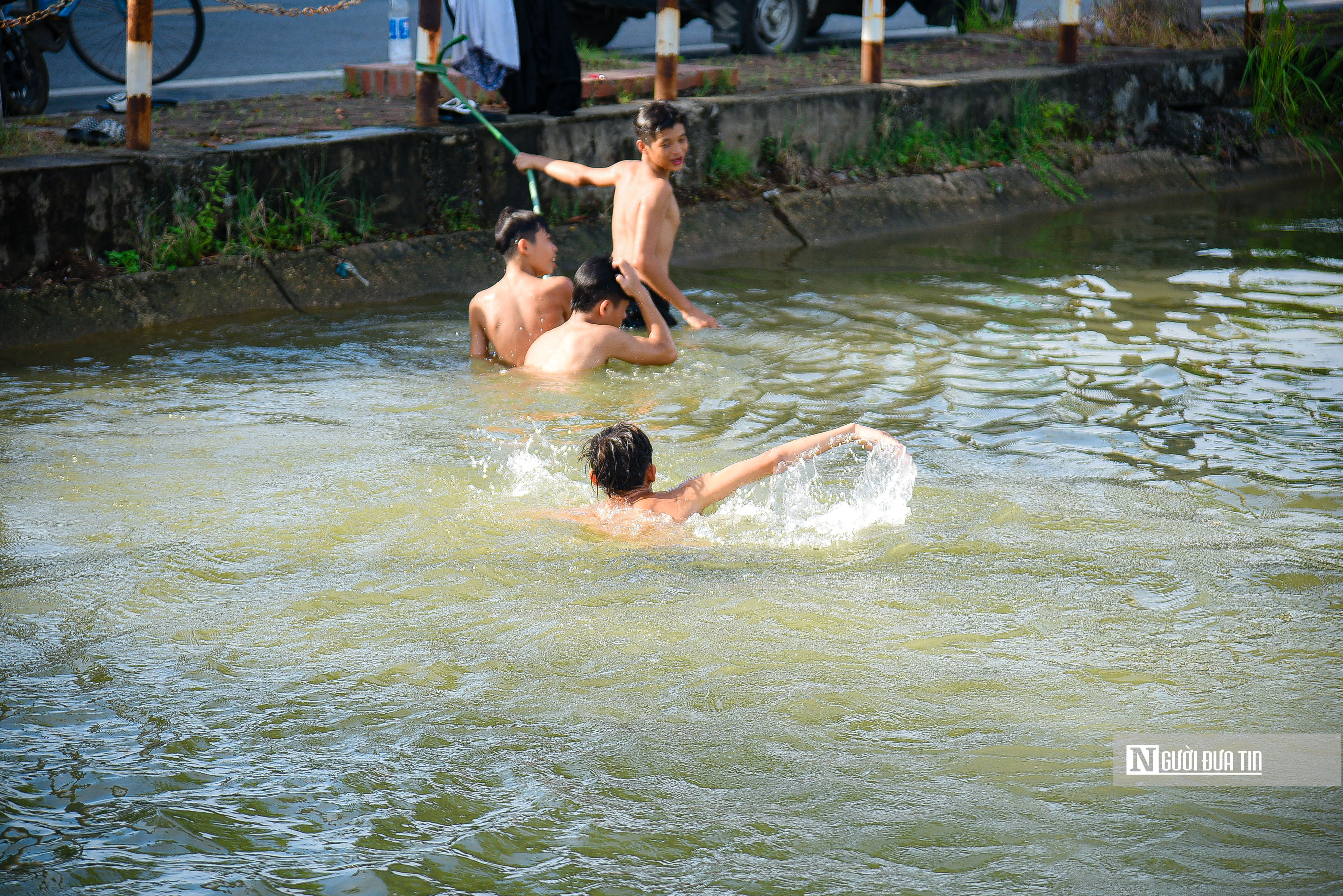 Dân sinh - Hiện trạng kênh mương ở ngoại thành Hà Nội xuống cấp nghiêm trọng (Hình 14).