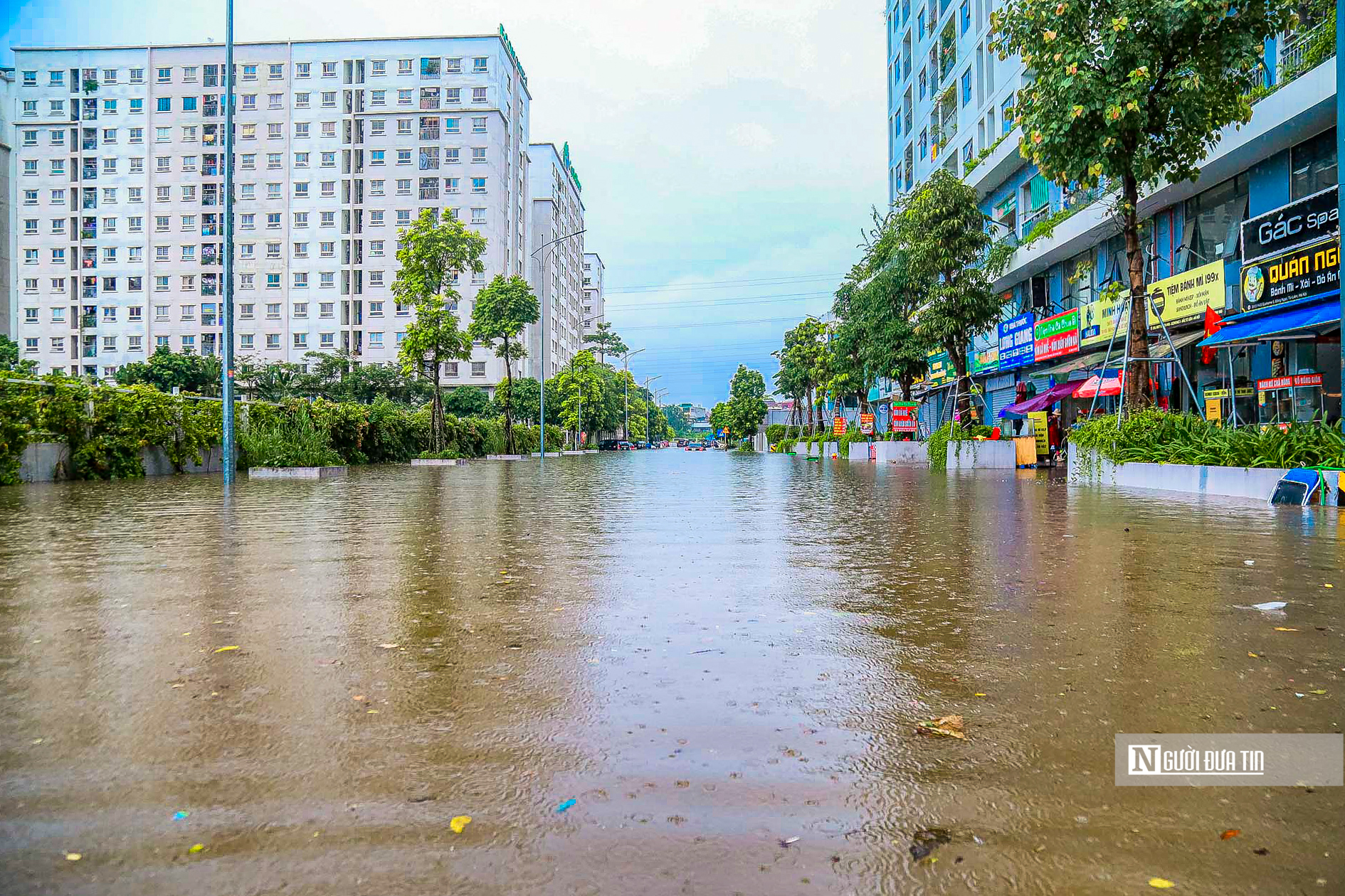 Dân sinh - Mưa lớn kéo dài, nhiều tuyến đường tại Hà Nội chìm trong biển nước (Hình 8).