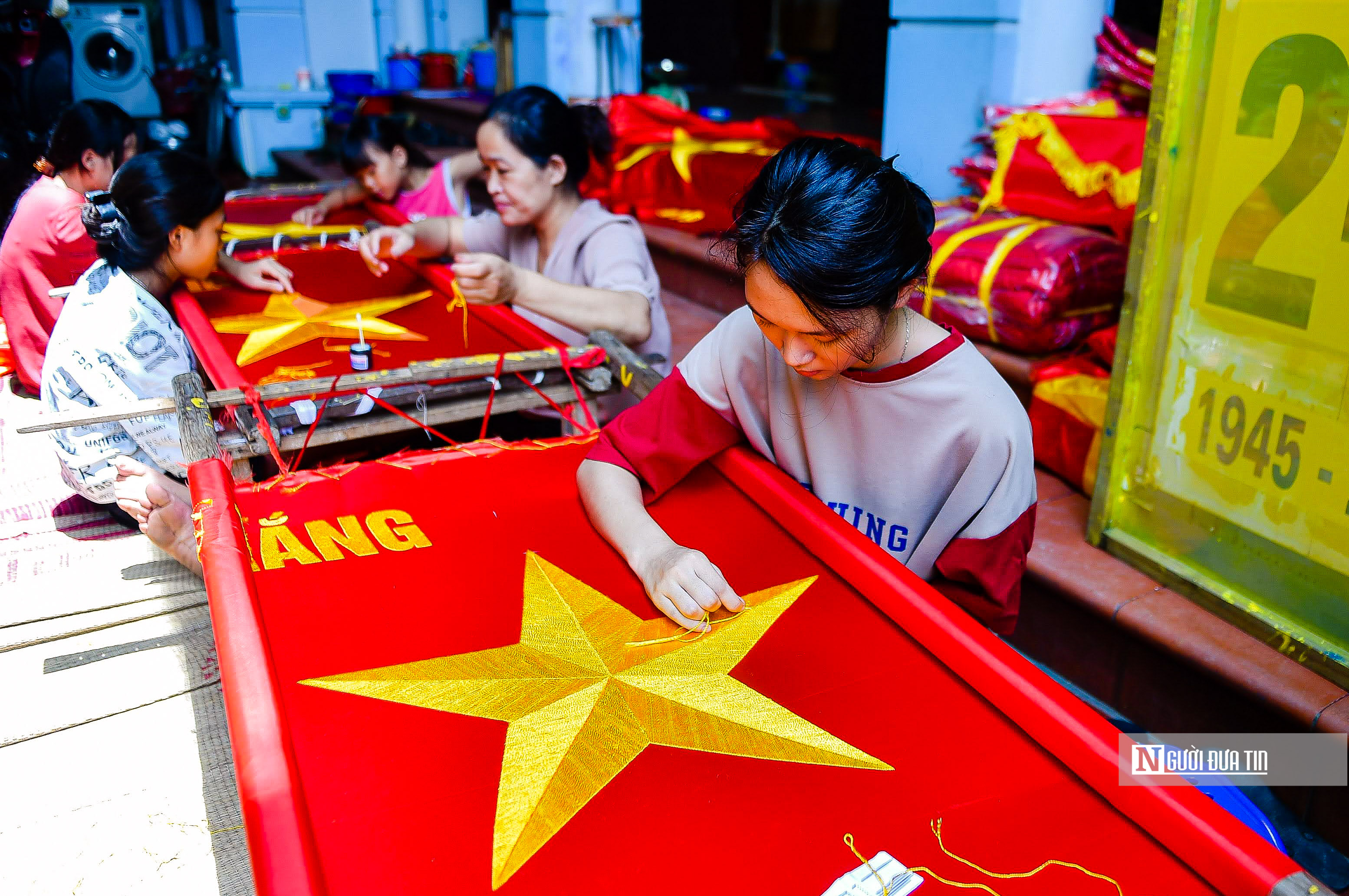 Sự kiện - Mục sở thị làng may cờ Tổ quốc lớn nhất Hà Nội trước dịp Quốc khánh (Hình 9).