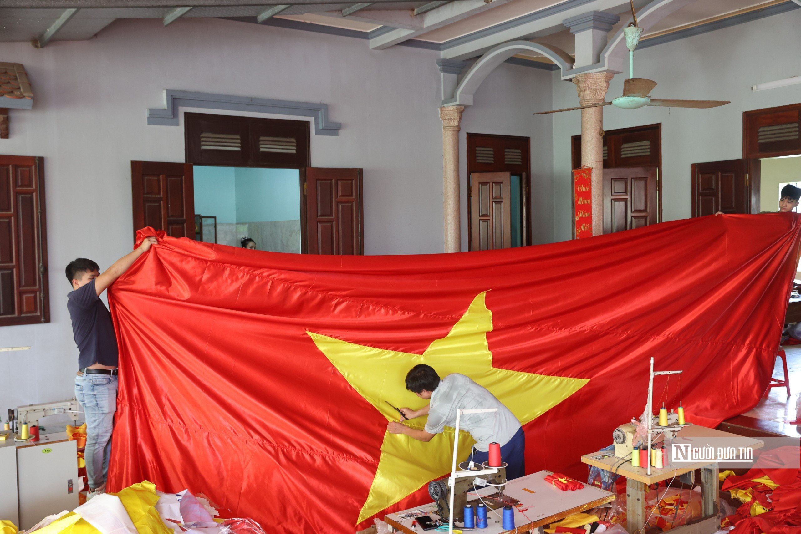 Sự kiện - Mục sở thị làng may cờ Tổ quốc lớn nhất Hà Nội trước dịp Quốc khánh (Hình 12).