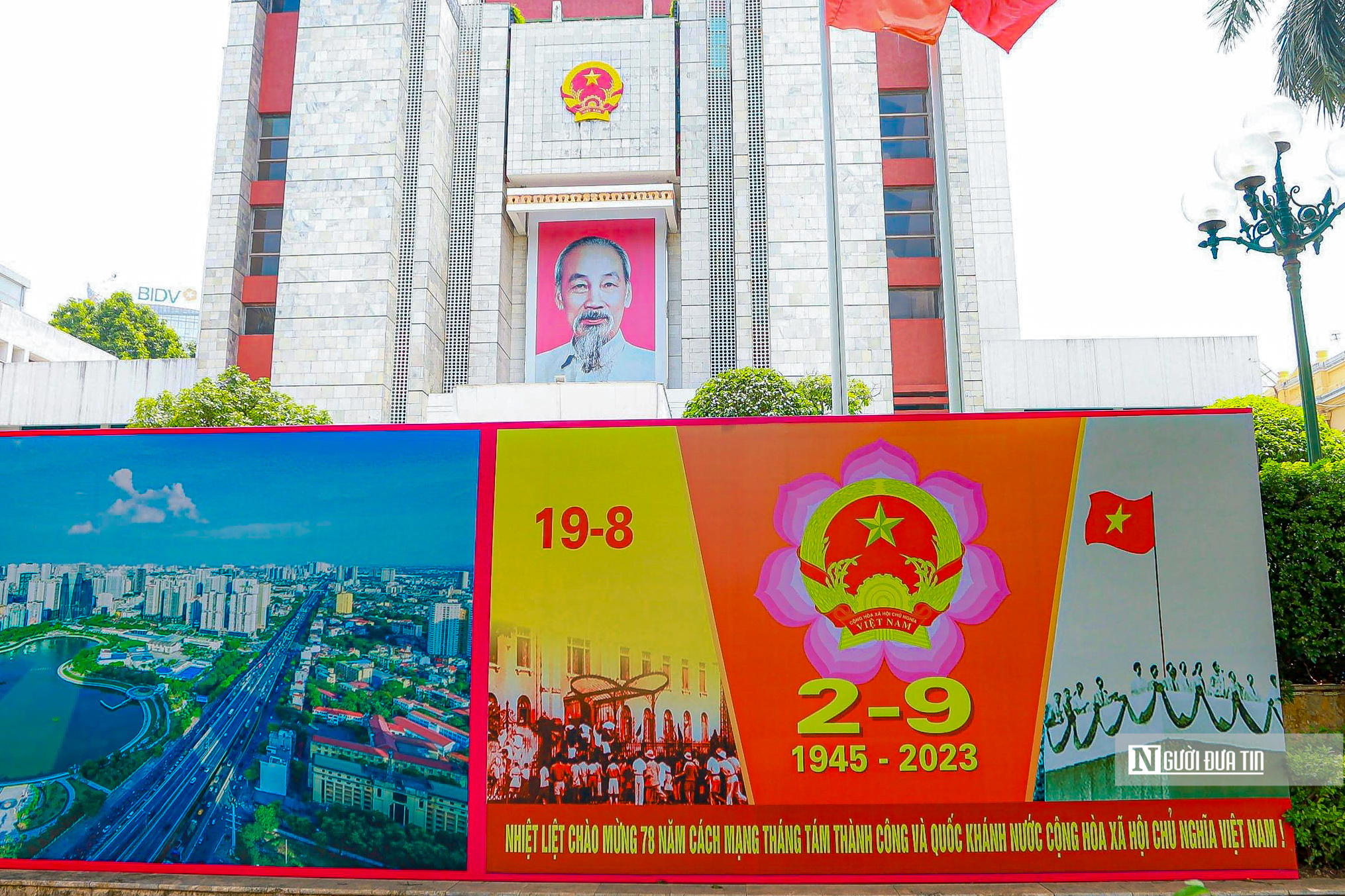 Sự kiện - Đường phố Hà Nội trang hoàng rực rỡ chào mừng Quốc khánh 2/9 (Hình 9).