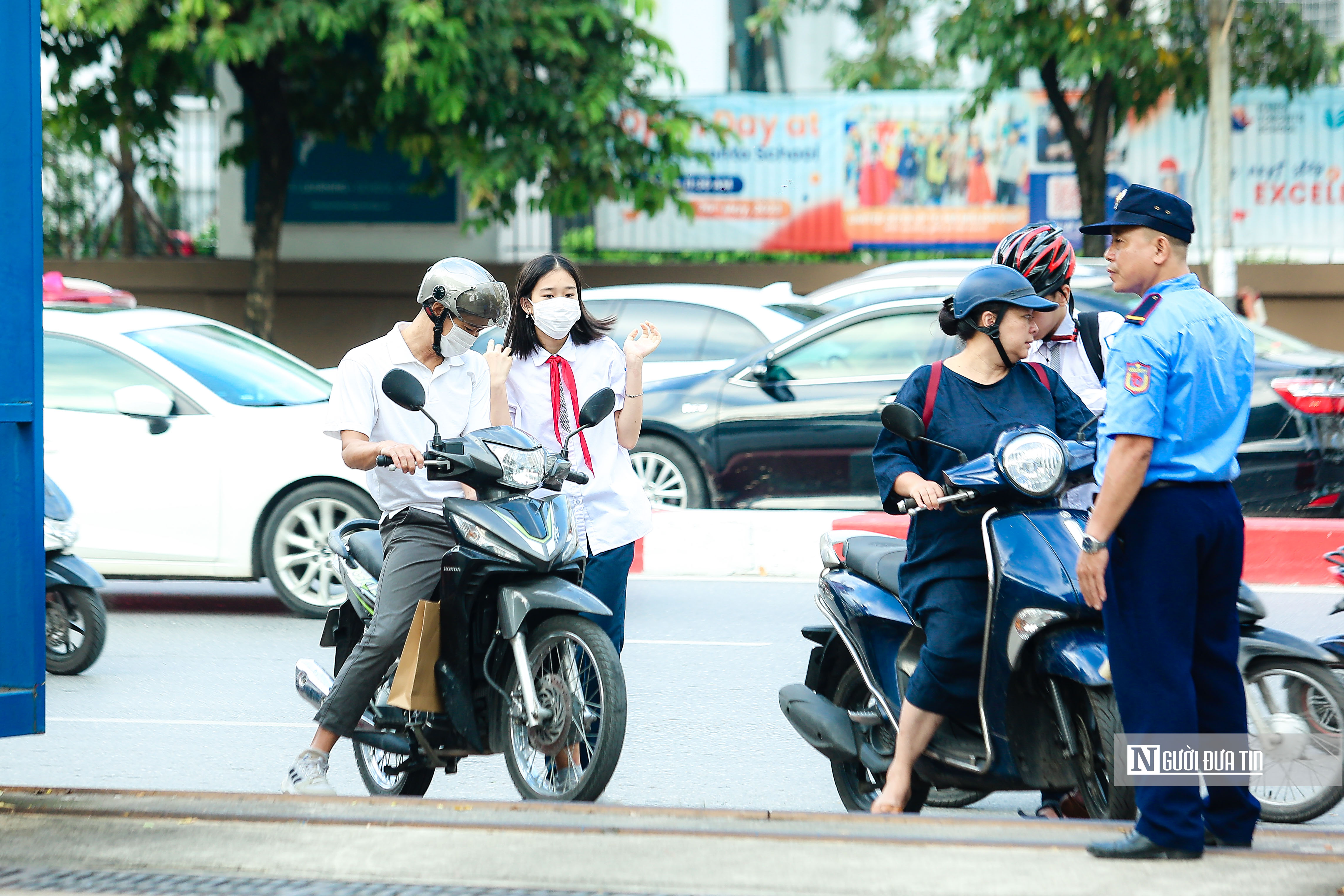 Giáo dục - Lãnh đạo Tp.Hà Nội dự và đánh trống khai giảng năm học mới (Hình 2).