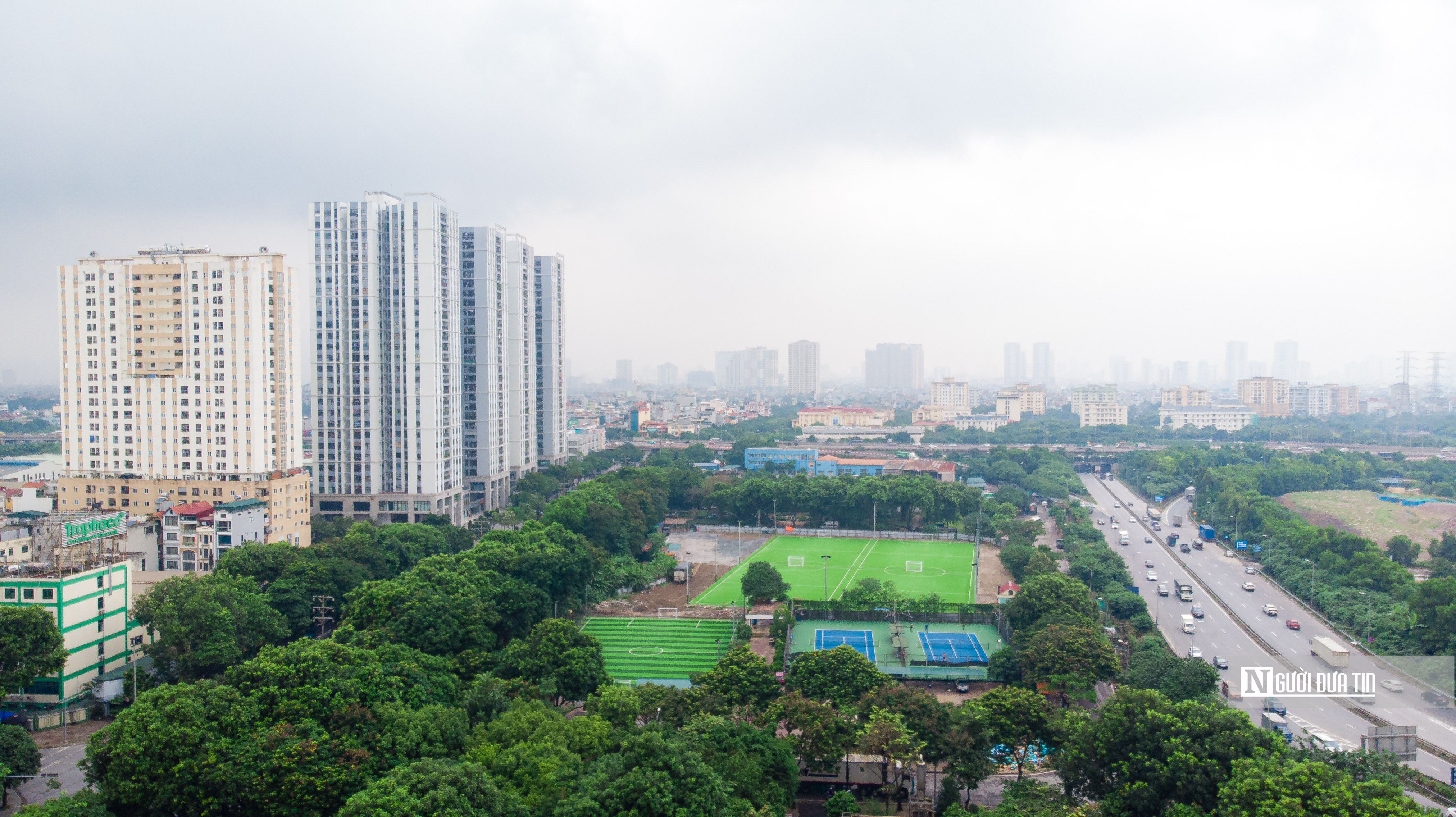 Bất động sản - Hà Nội: Cận cảnh lô đất quy hoạch trường học bị 'hô biến' thành sân bóng (Hình 3).