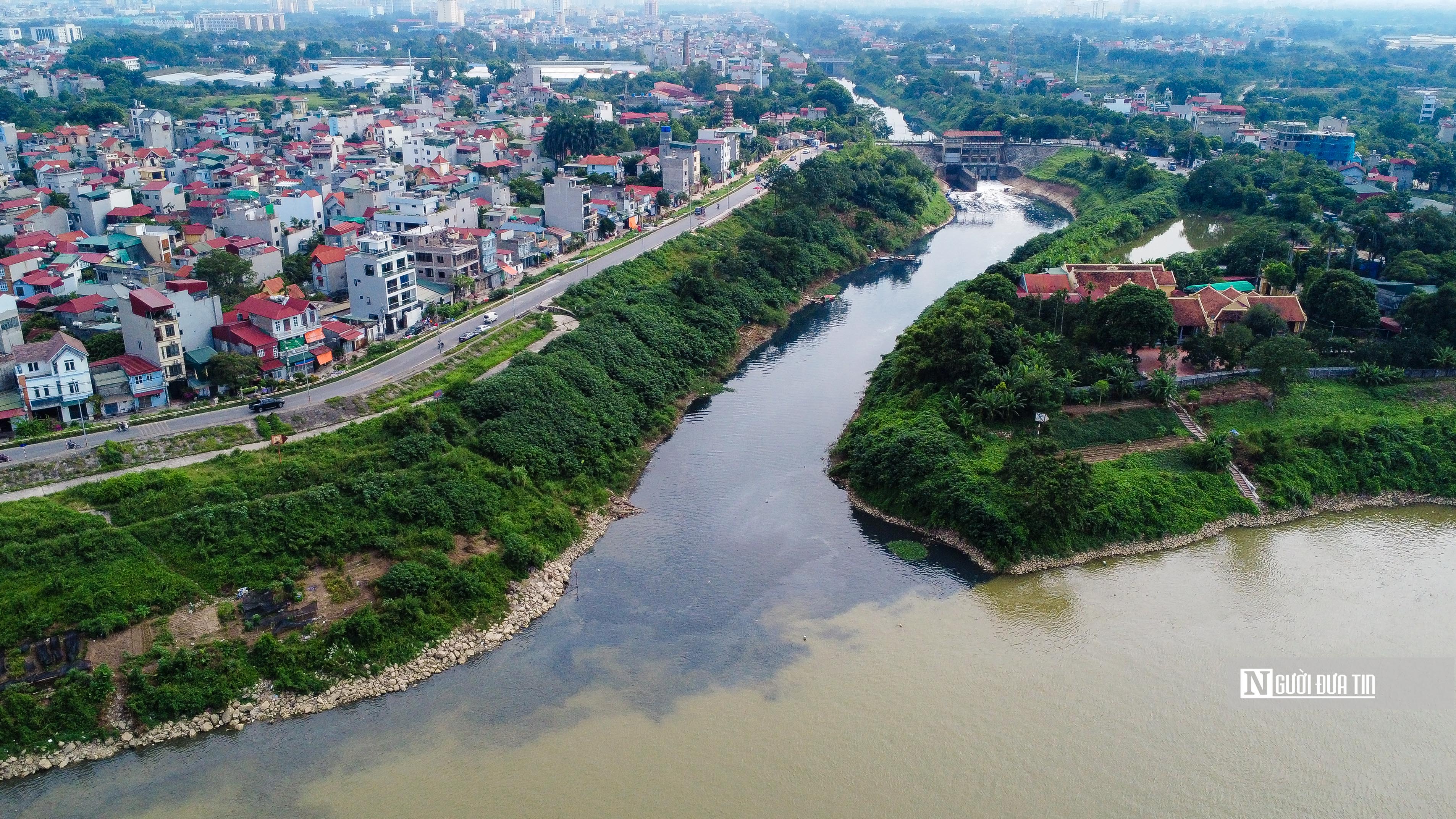 Dân sinh - Nước sông Nhuệ ô nhiễm trầm trọng, chảy ngược ra sông Hồng  (Hình 14).
