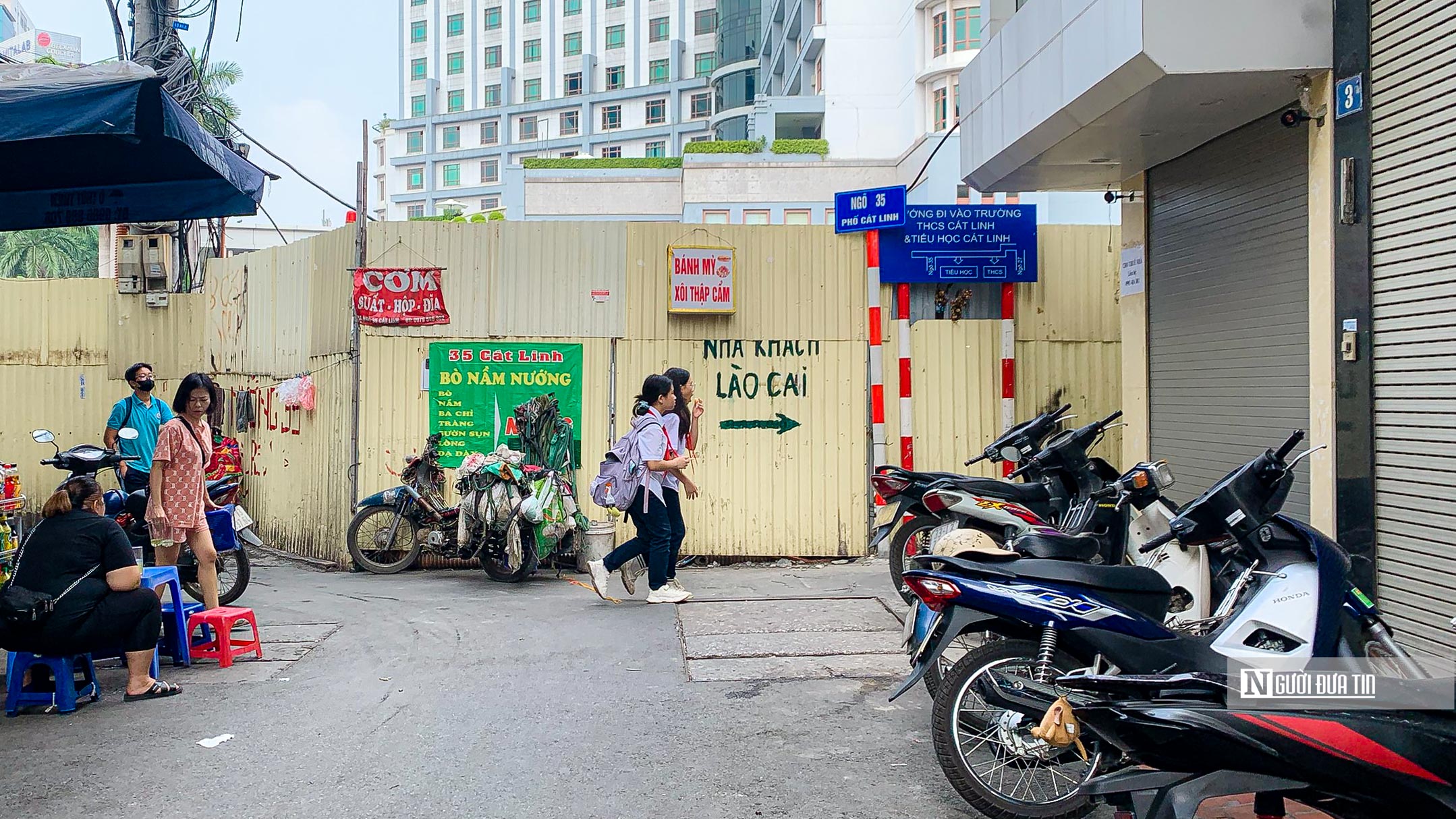 Dân sinh - Chật vật di chuyển qua khu vực ga ngầm metro Nhổn - ga Hà Nội (Hình 6).