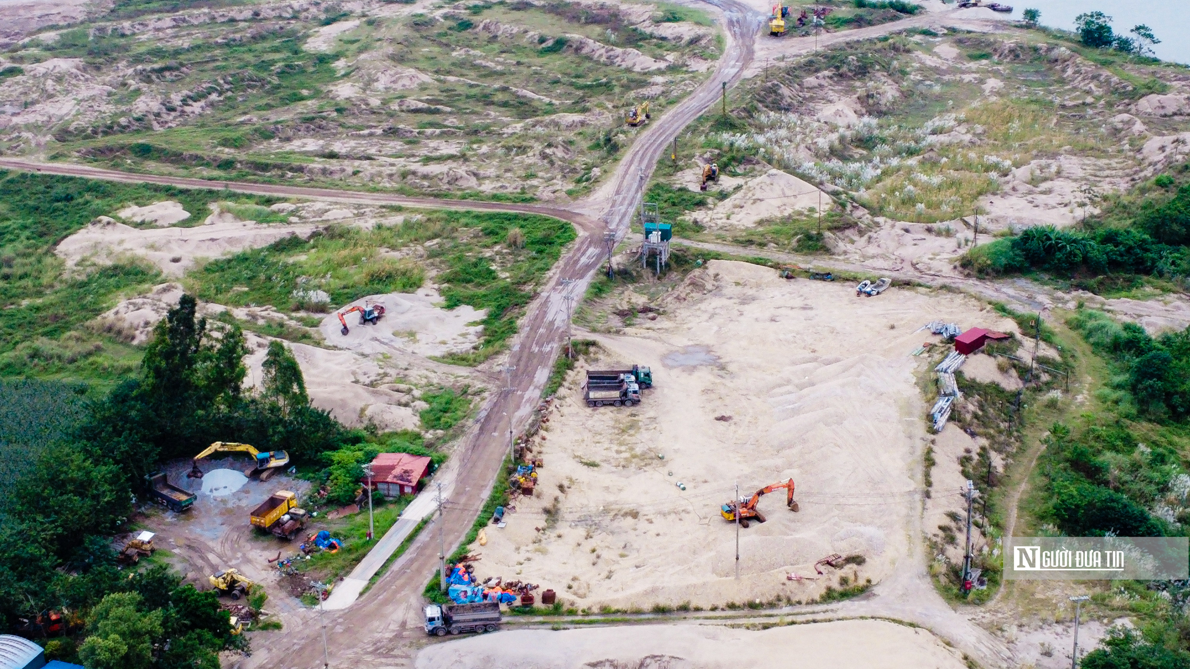 Môi trường - Hà Nội: Cận cảnh mỏ cát vừa được chuyển Công an điều tra (Hình 8).