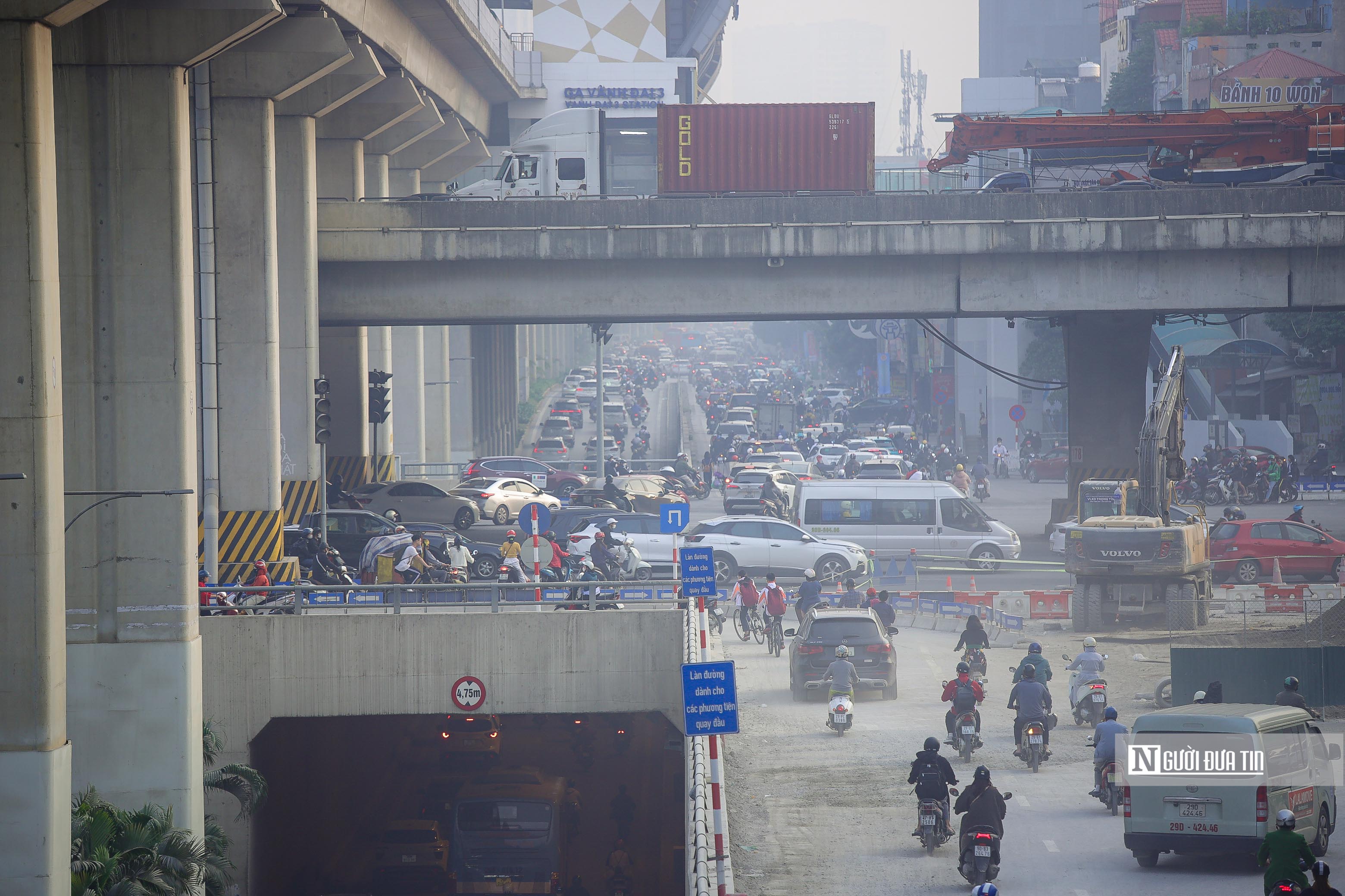 Dân sinh - Hà Nội: Người dân khổ sở 'bụi chồng bụi mùa ô nhiễm' (Hình 4).