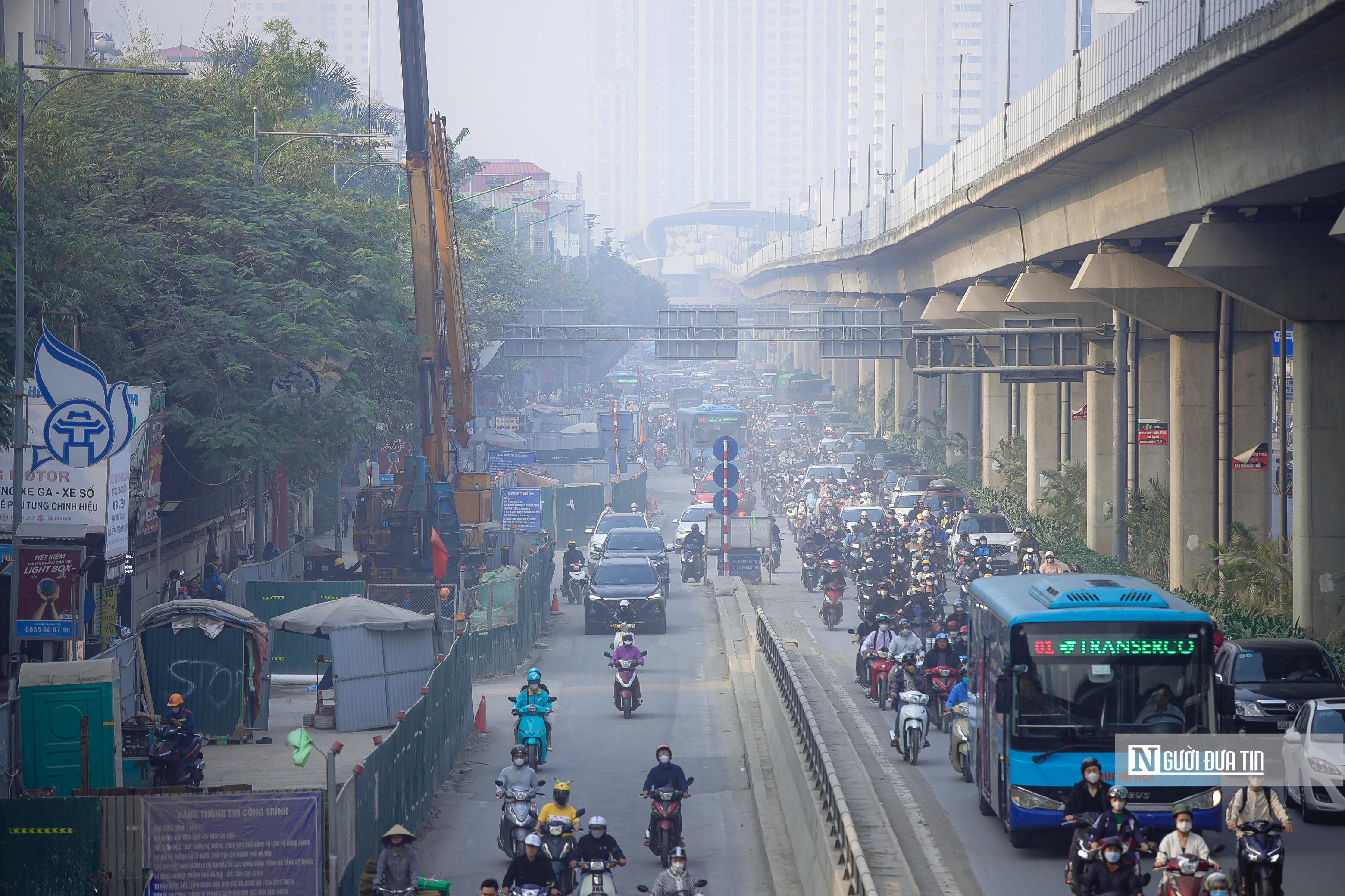 Dân sinh - Hà Nội: Người dân khổ sở 'bụi chồng bụi mùa ô nhiễm' (Hình 3).