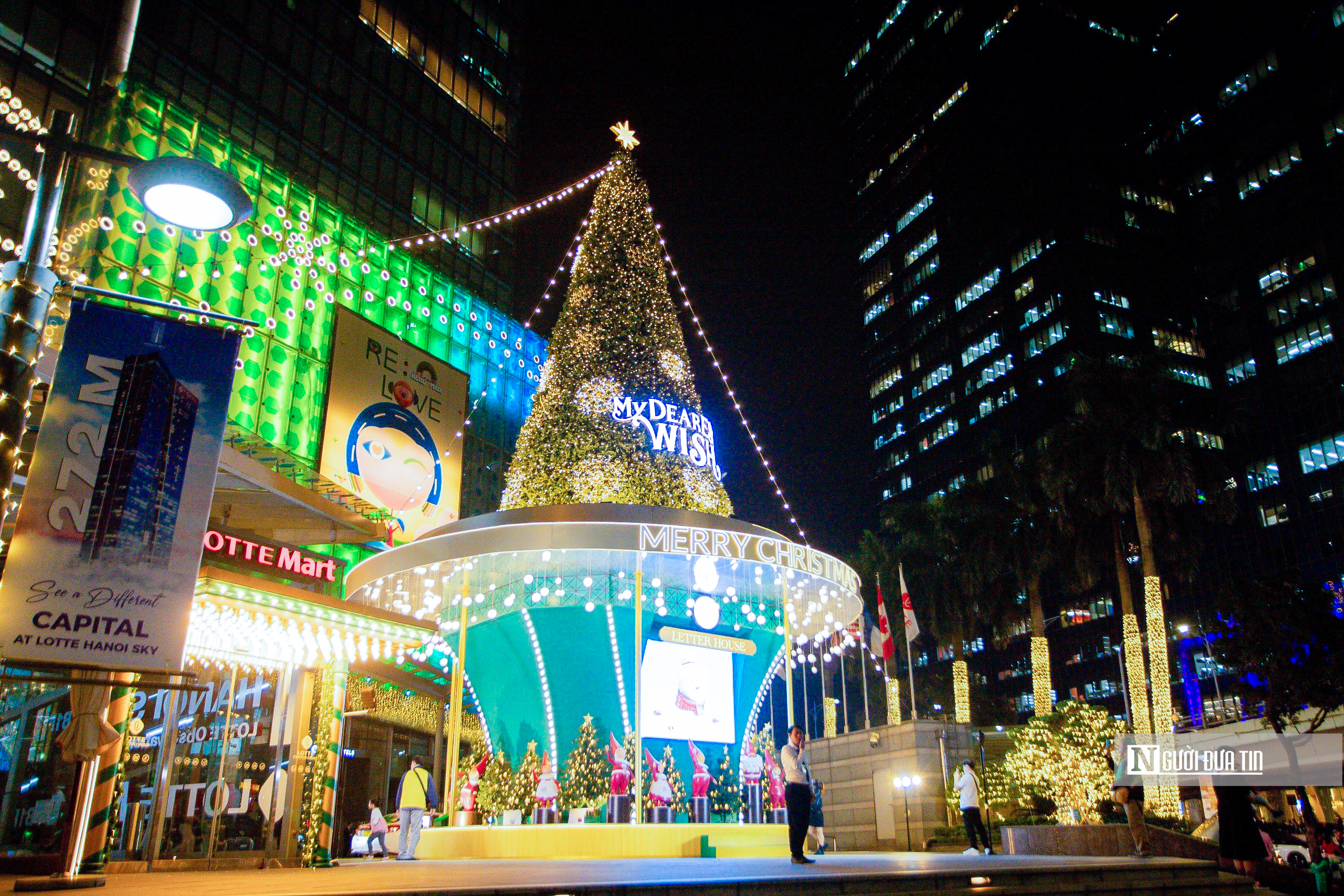 Dân sinh - Trung tâm thương mại Hà Nội trang hoàng rực rỡ đón Giáng Sinh (Hình 5).
