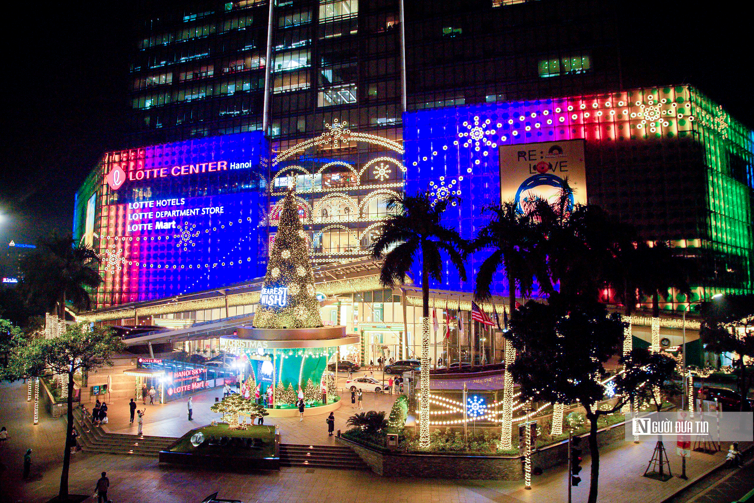 Dân sinh - Trung tâm thương mại Hà Nội trang hoàng rực rỡ đón Giáng Sinh (Hình 4).