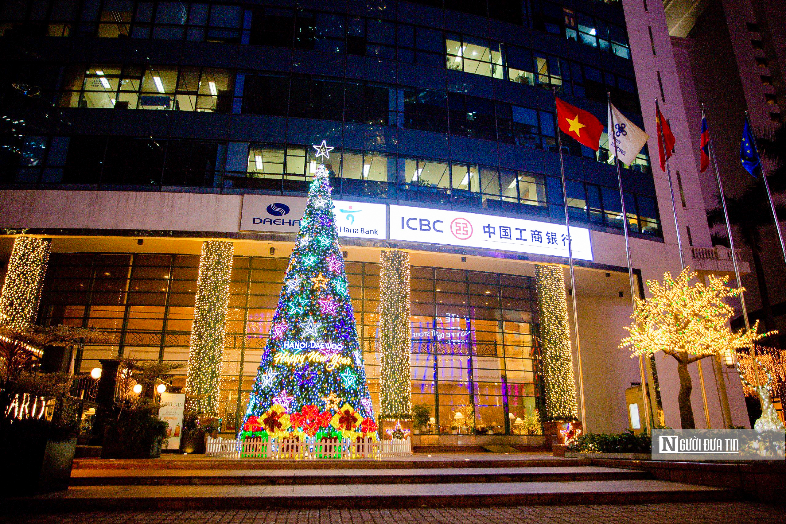 Dân sinh - Trung tâm thương mại Hà Nội trang hoàng rực rỡ đón Giáng Sinh (Hình 7).