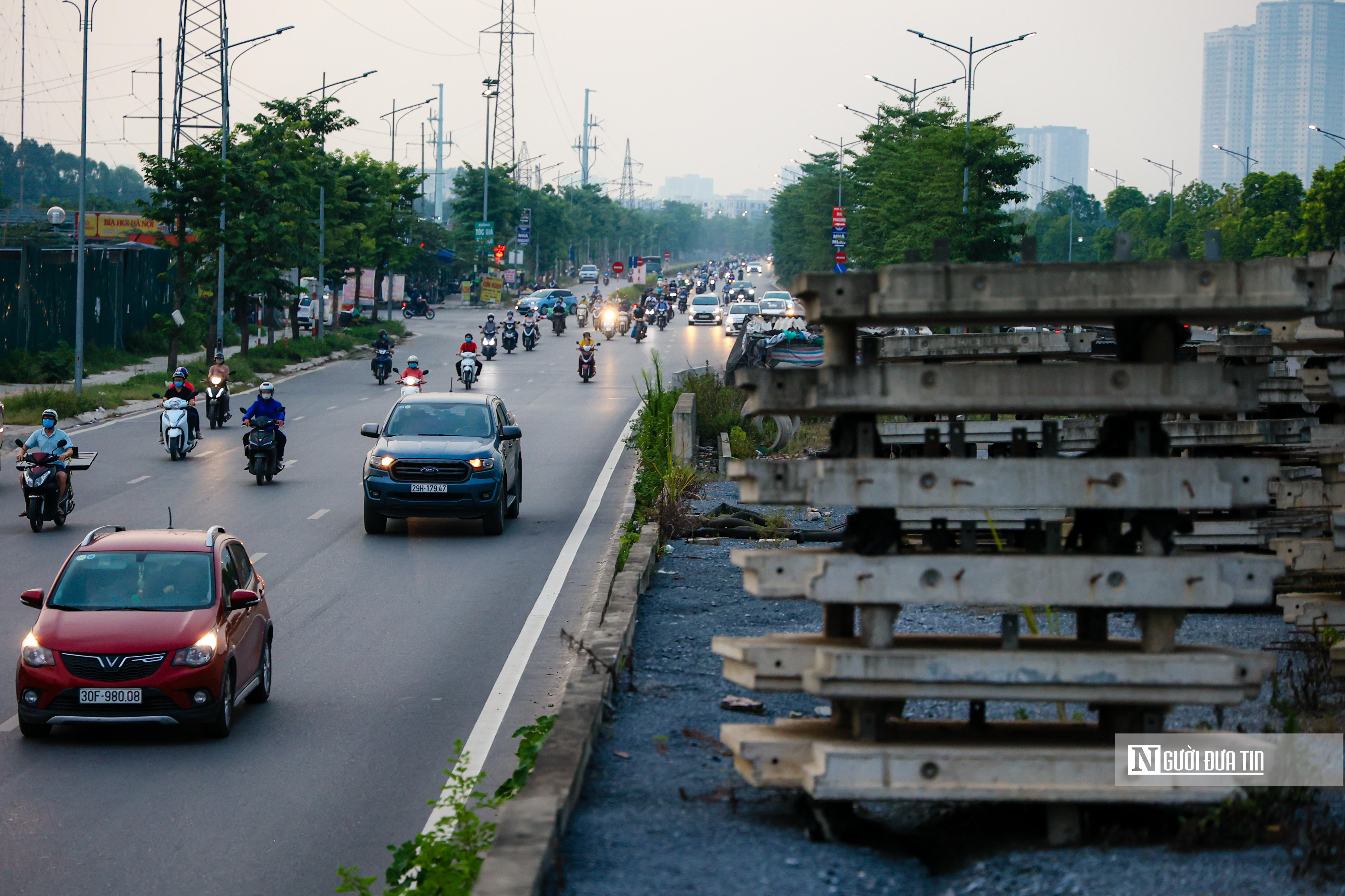 Dân sinh - Hà Nội: Cận cảnh cây cầu vượt bị 'bỏ quên' trên đại lộ nghìn tỷ (Hình 8).