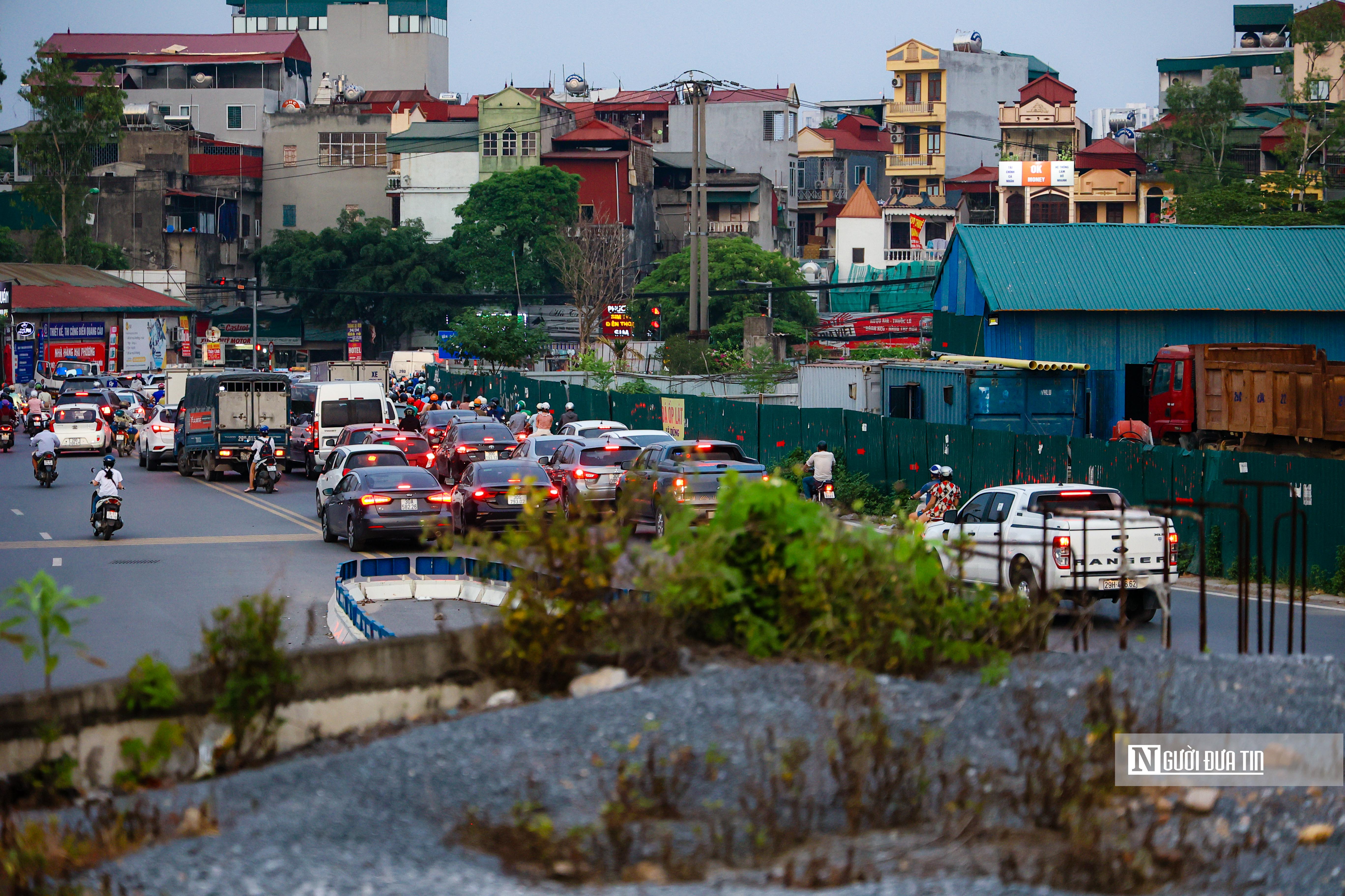 Dân sinh - Hà Nội: Cận cảnh cây cầu vượt bị 'bỏ quên' trên đại lộ nghìn tỷ (Hình 10).